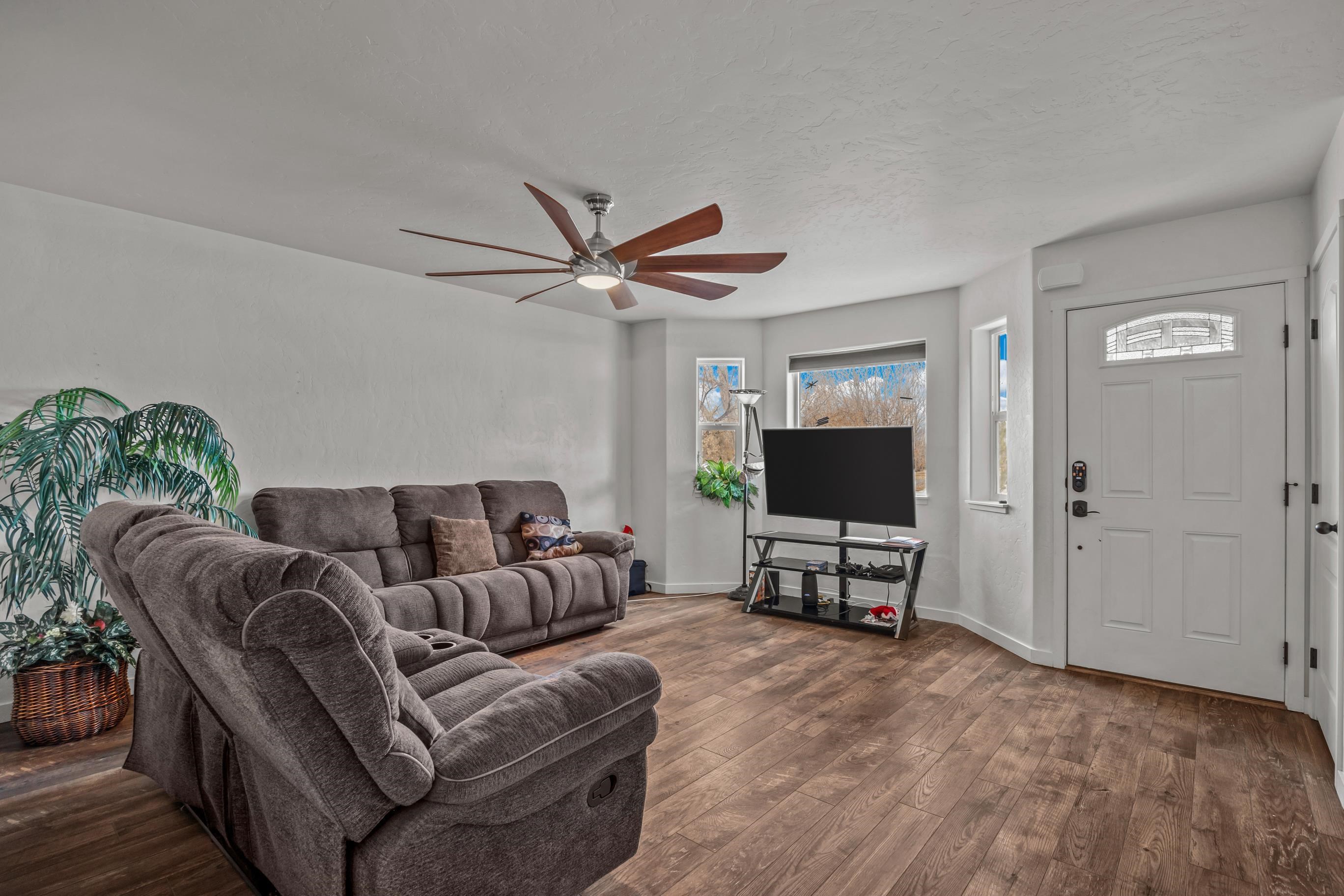 475 El Jardin Lane Property Photo 7