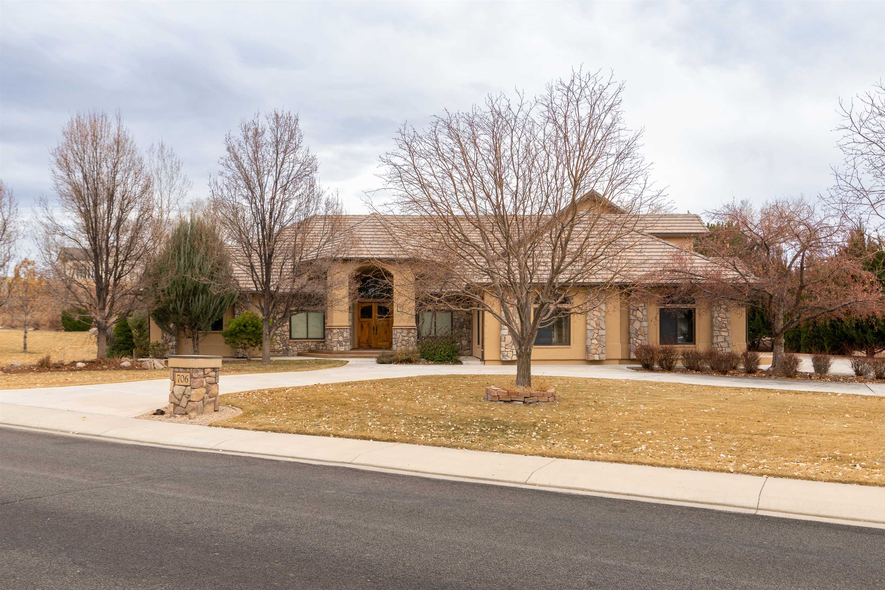 706 Estates Boulevard Property Photo