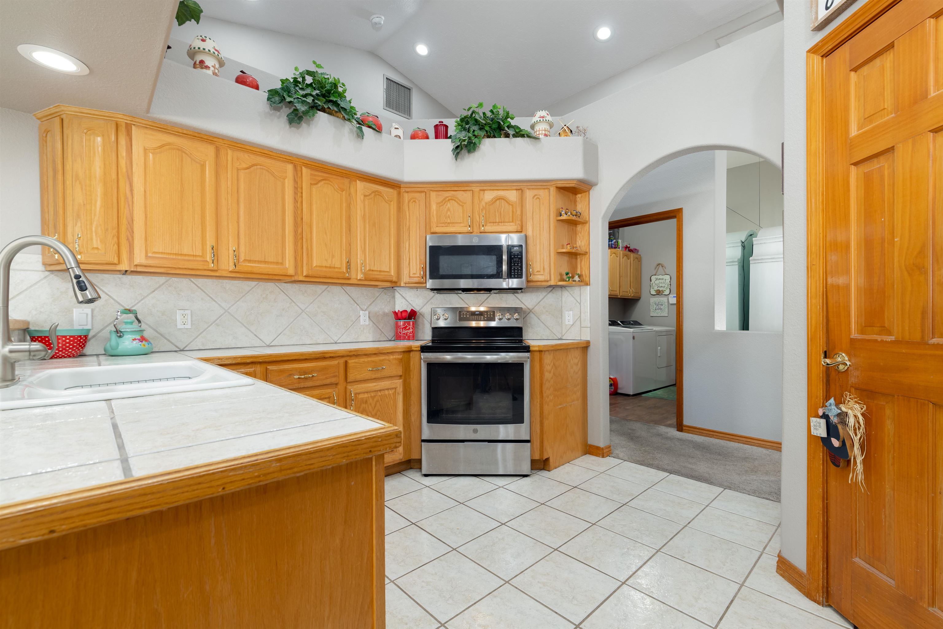 795 Jordanna Road Property Photo 6