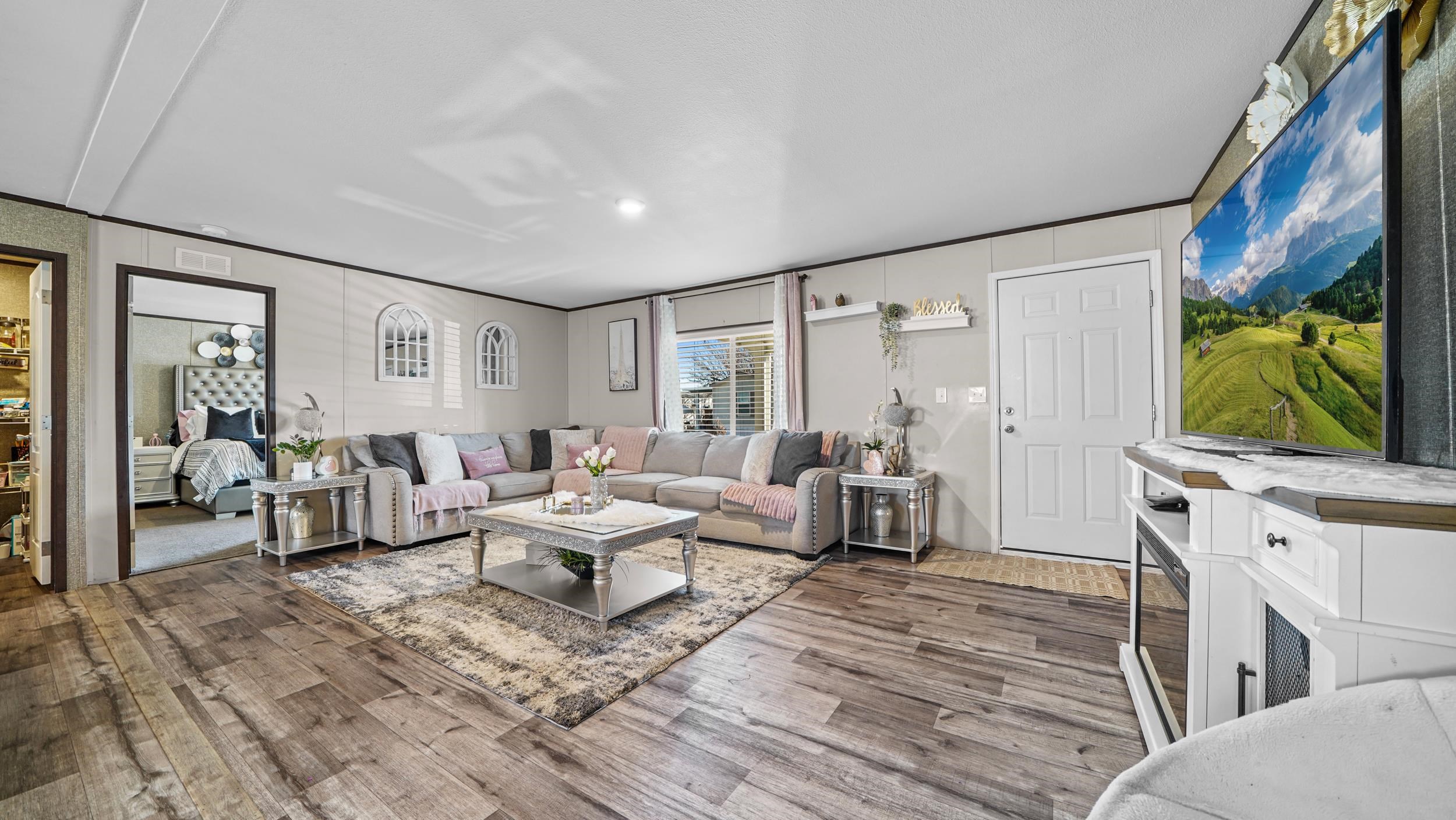 585 25 1/2 Road Property Photo 7