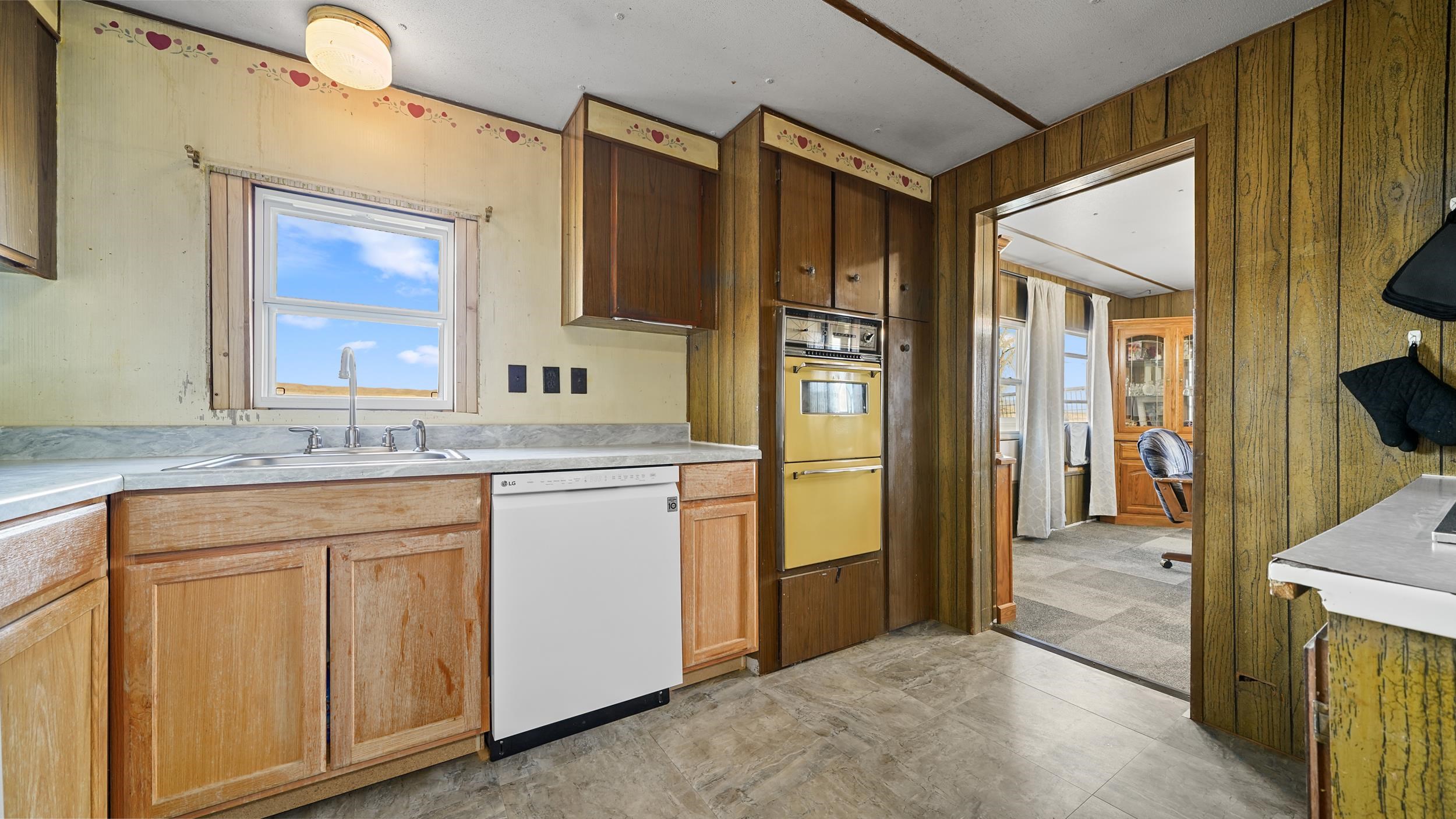 710 S Road Property Photo 15