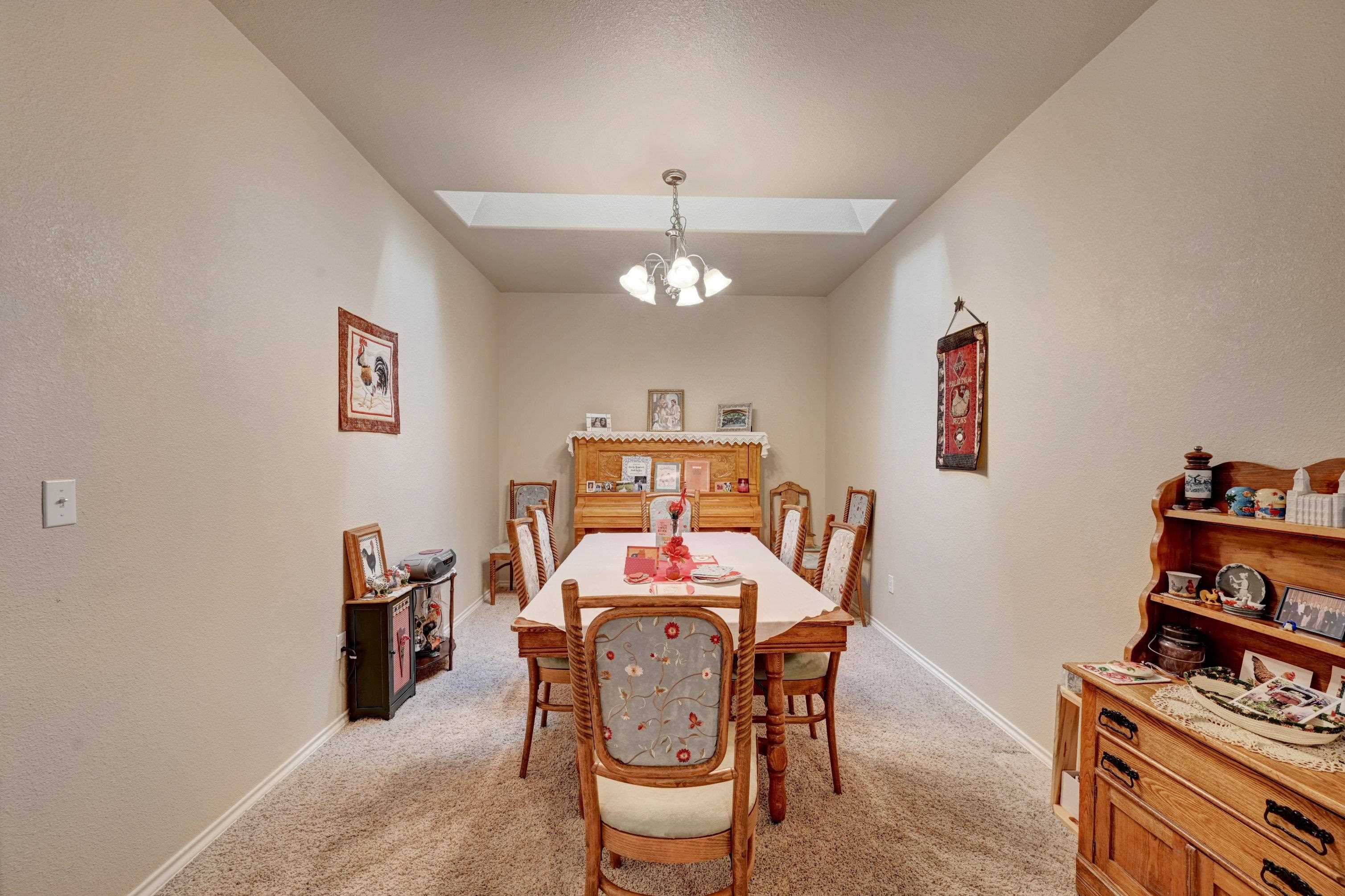580 1/2 Willoughby Street Property Photo 3