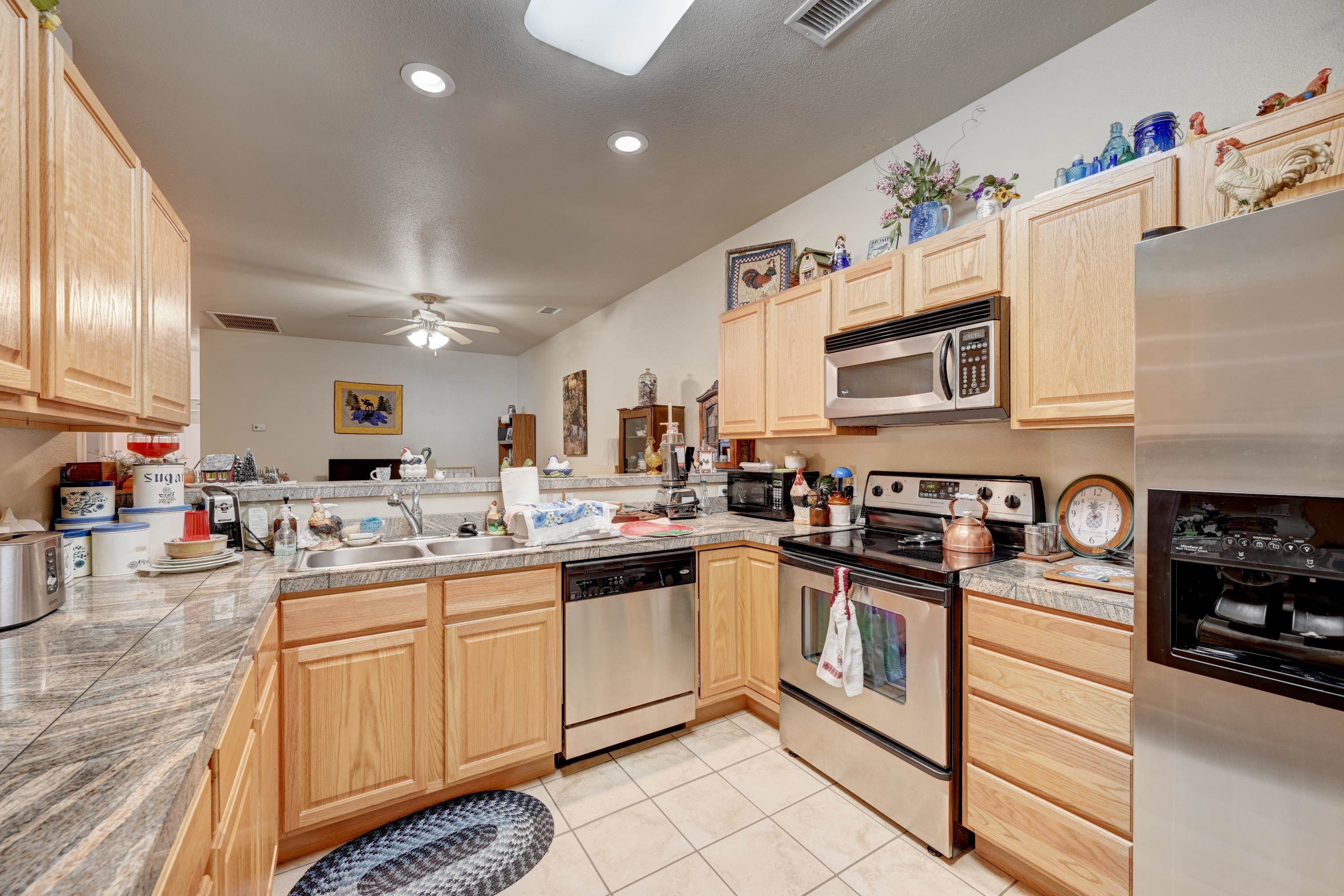 580 1/2 Willoughby Street Property Photo 4