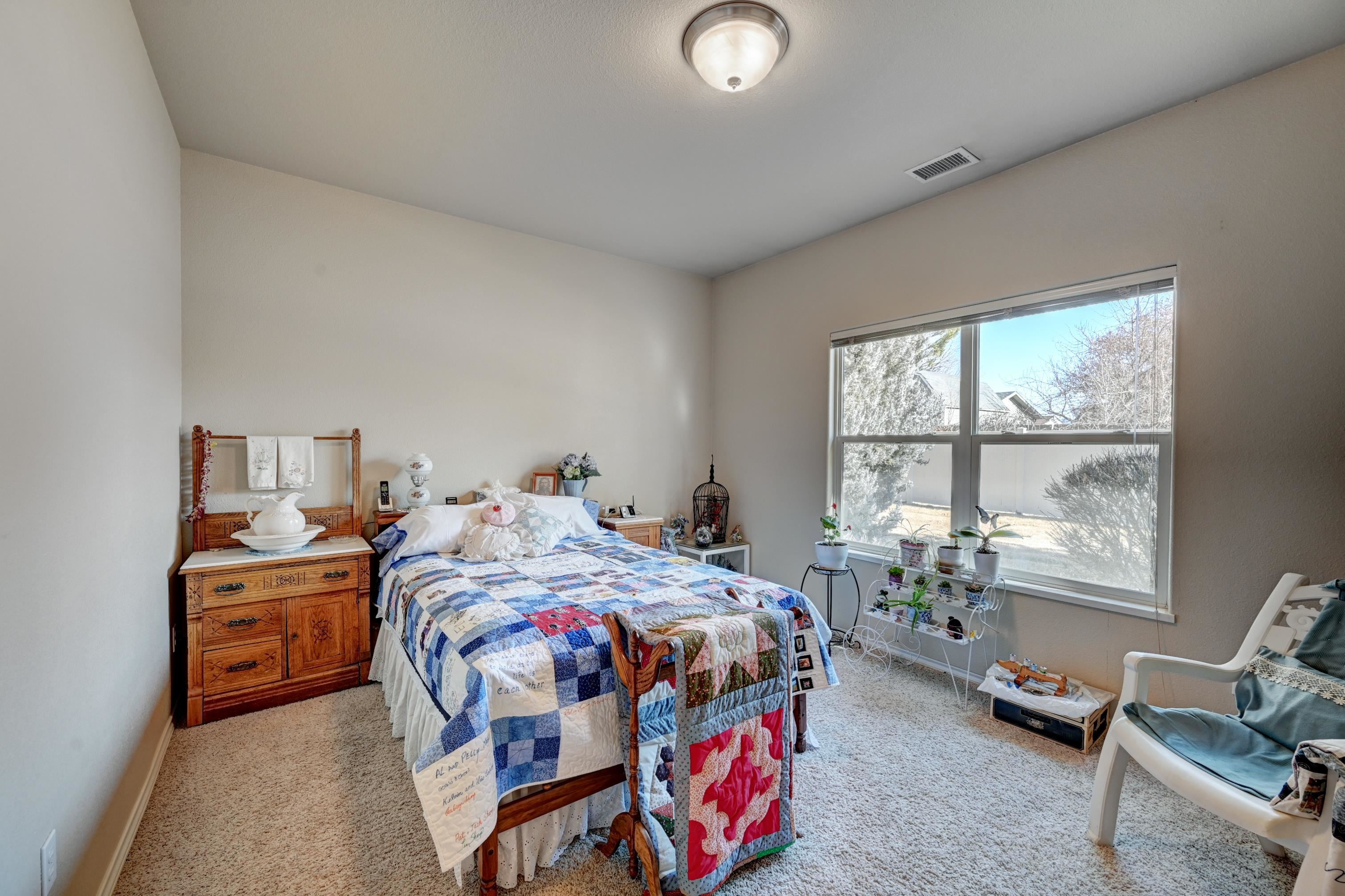 580 1/2 Willoughby Street Property Photo 5