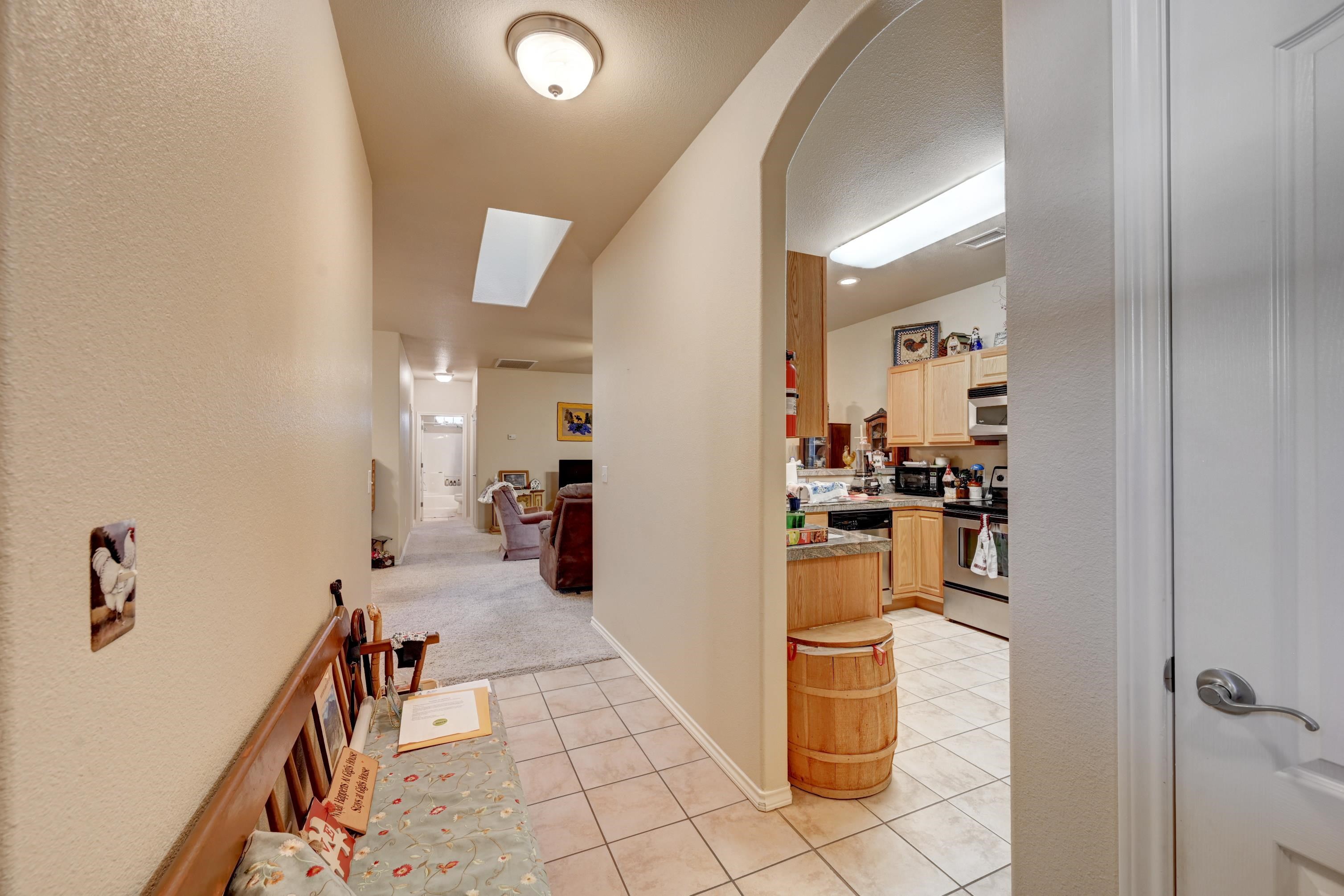 580 1/2 Willoughby Street Property Photo 7