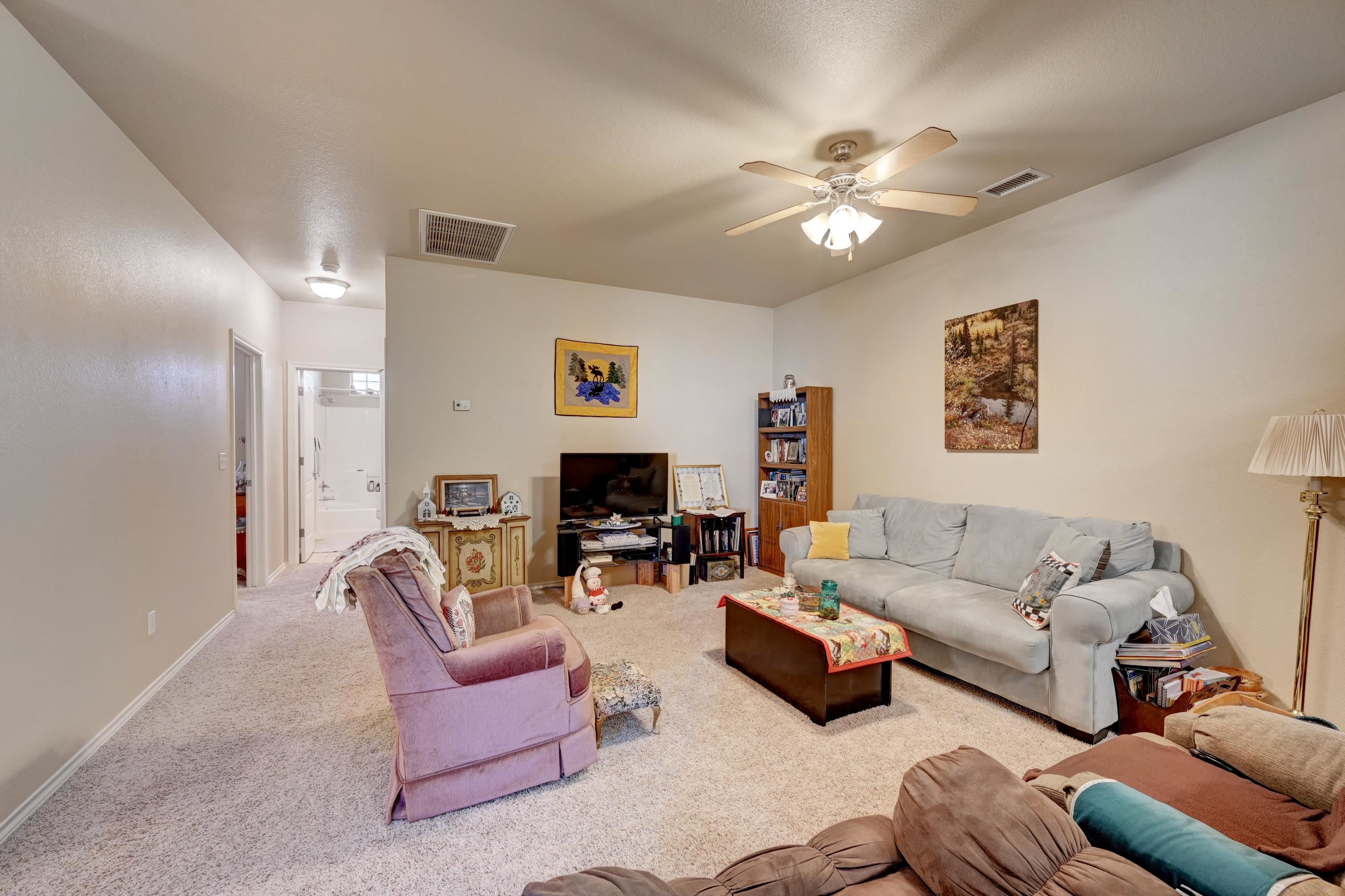 580 1/2 Willoughby Street Property Photo 8
