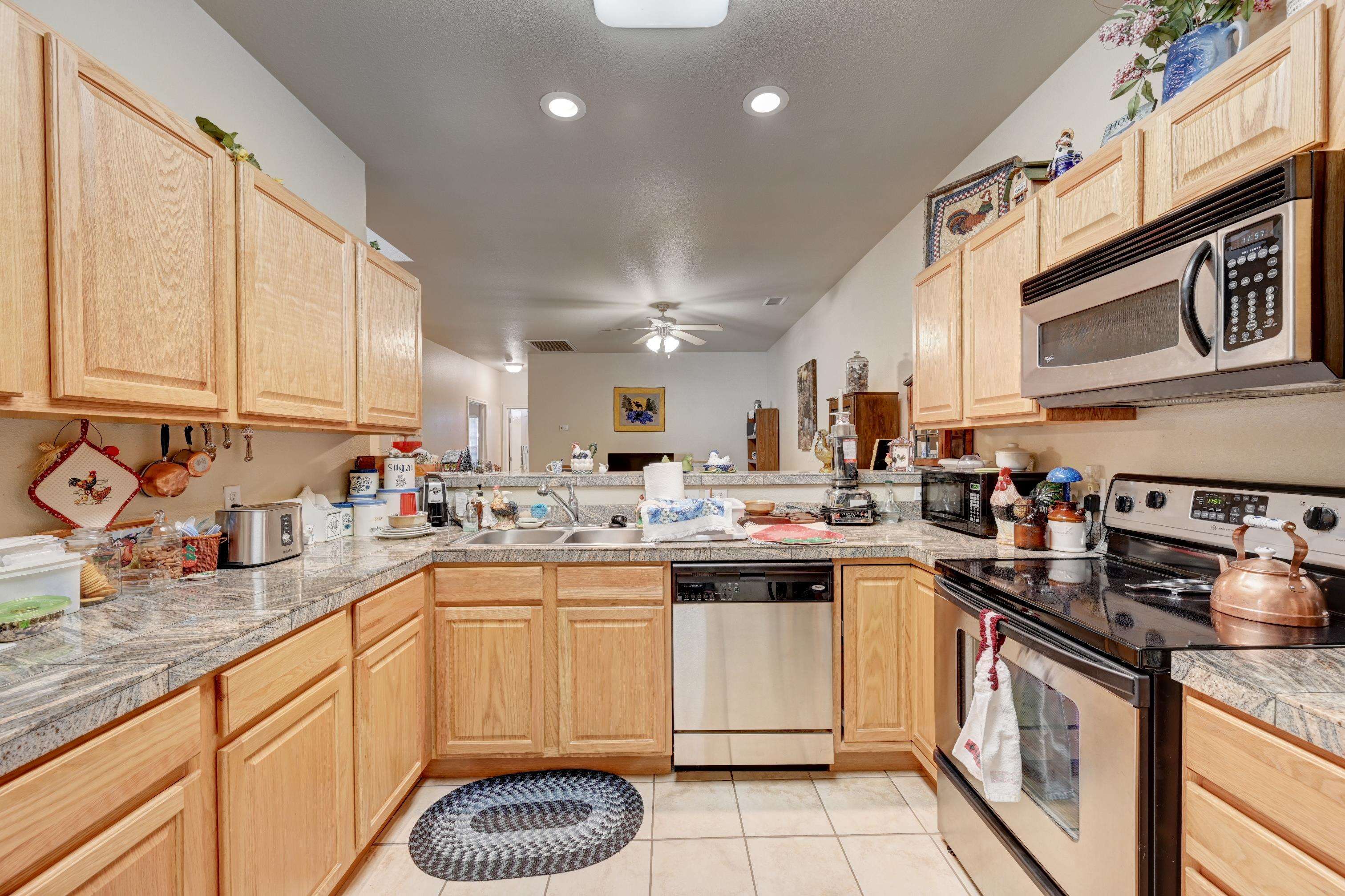 580 1/2 Willoughby Street Property Photo 14