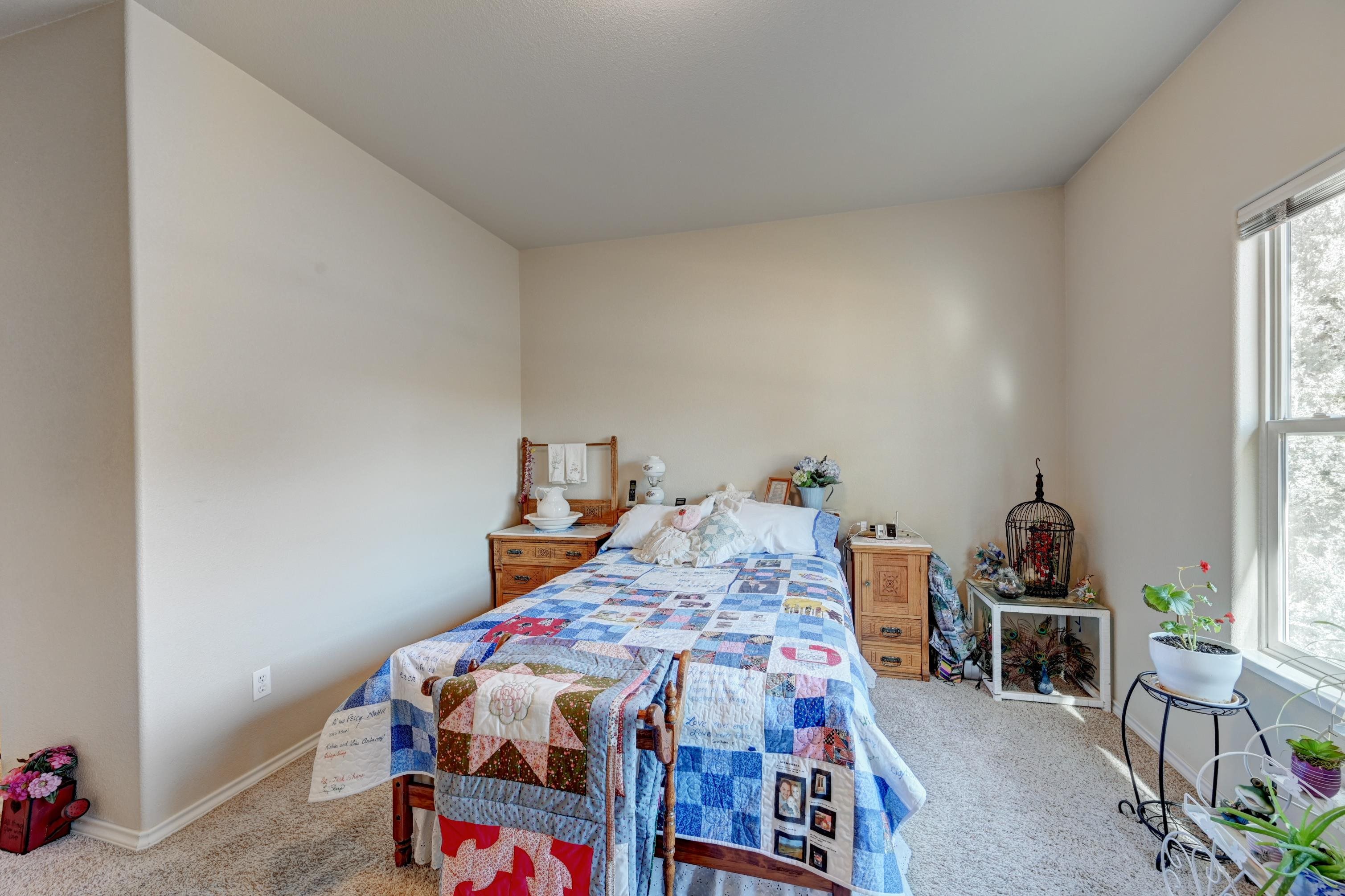 580 1/2 Willoughby Street Property Photo 17