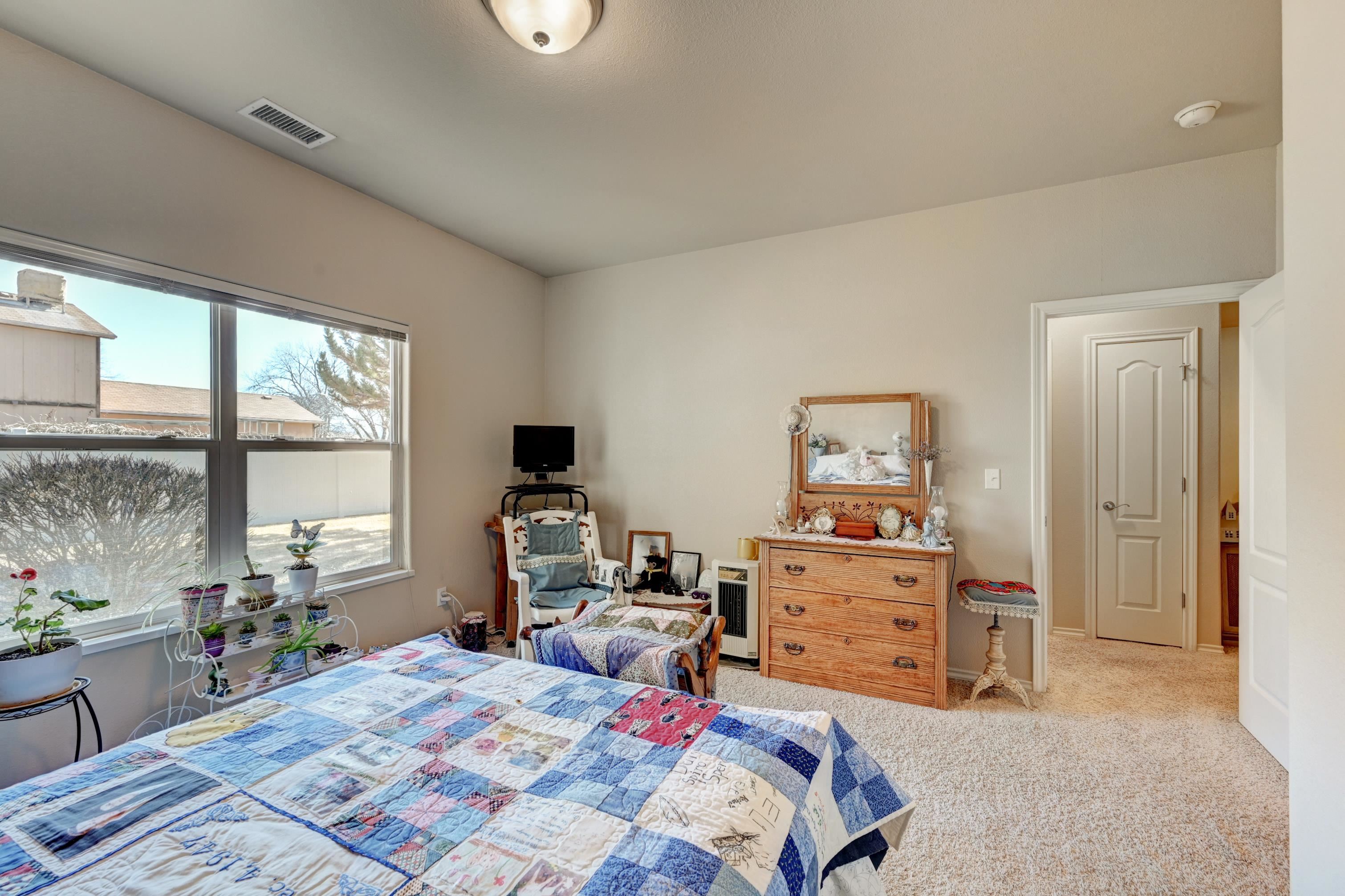 580 1/2 Willoughby Street Property Photo 19