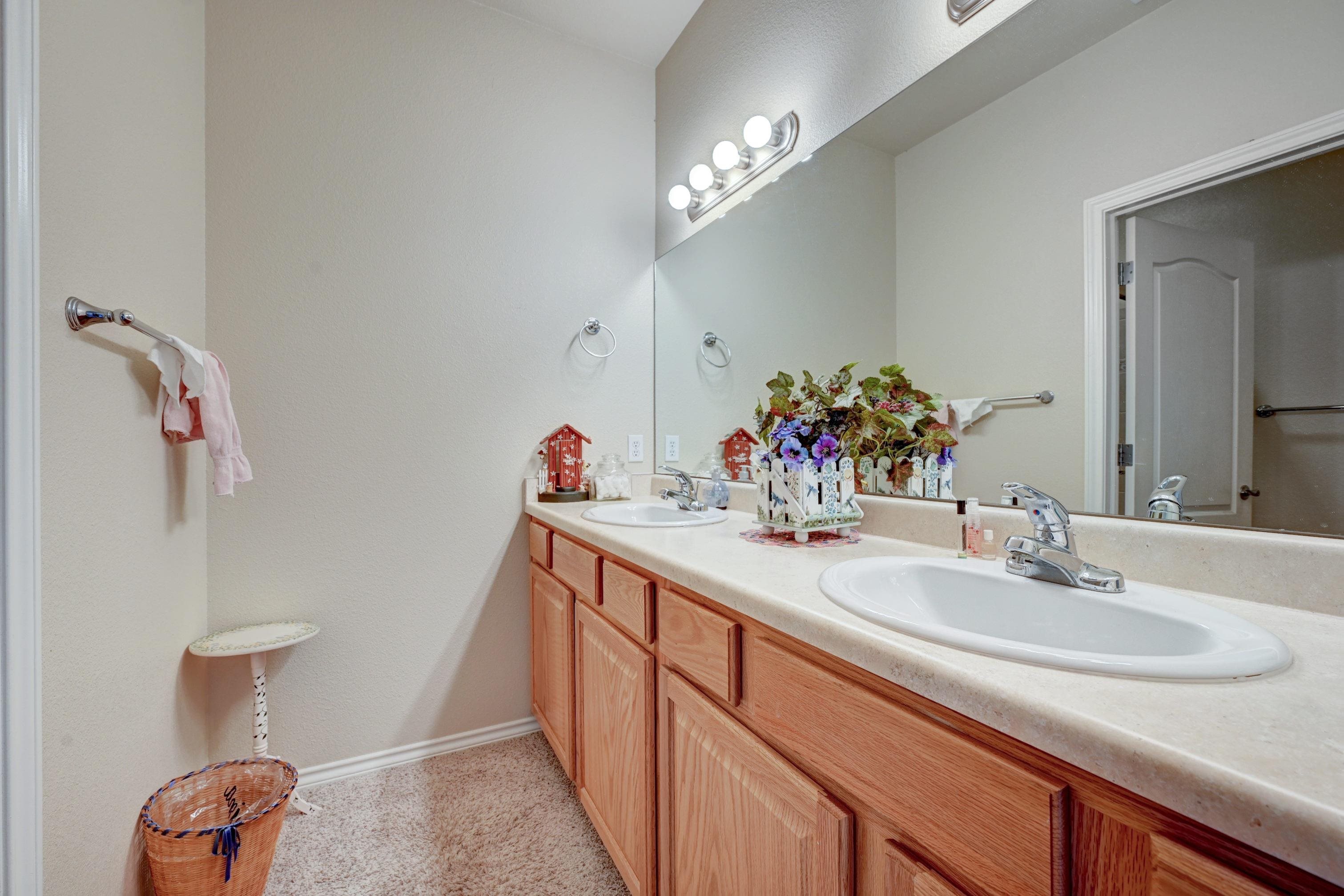 580 1/2 Willoughby Street Property Photo 20