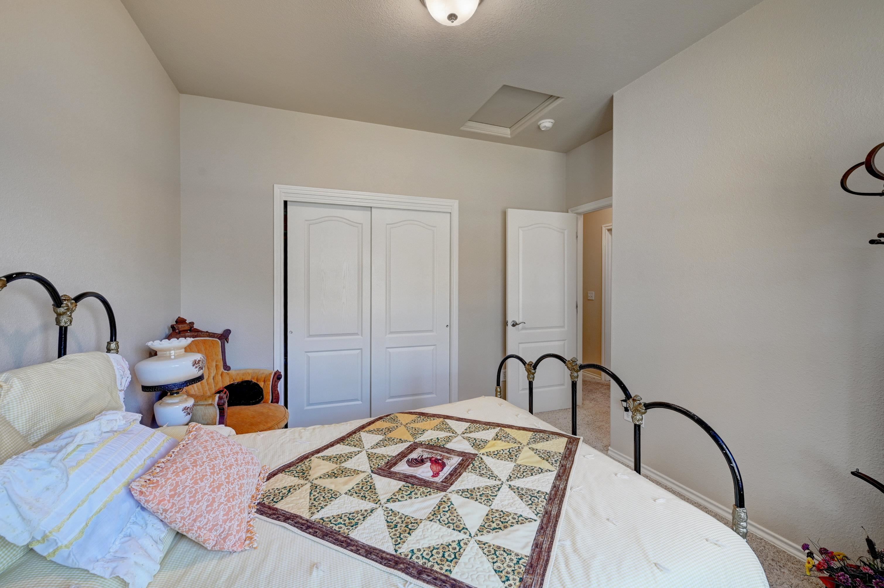 580 1/2 Willoughby Street Property Photo 27