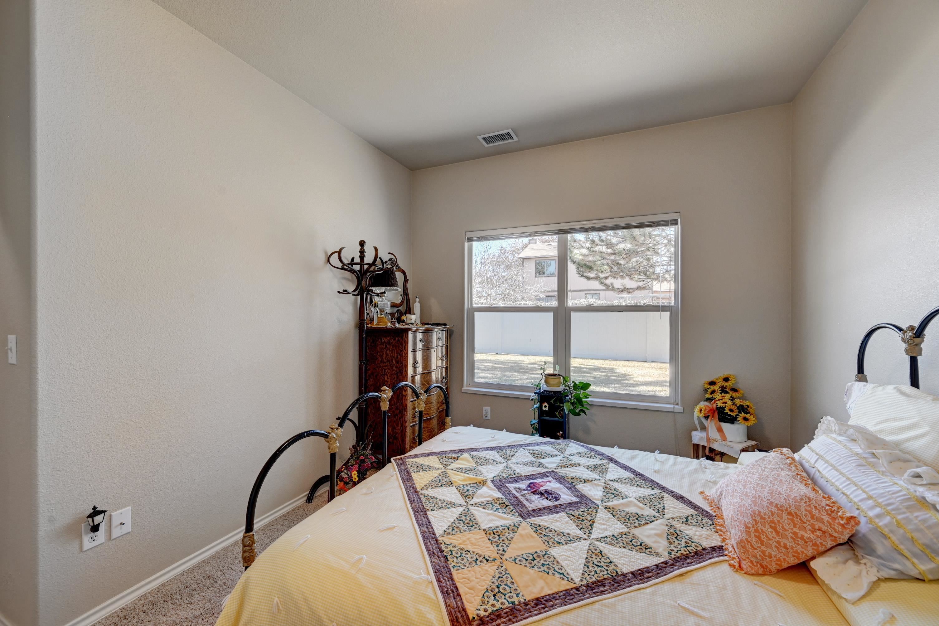 580 1/2 Willoughby Street Property Photo 28