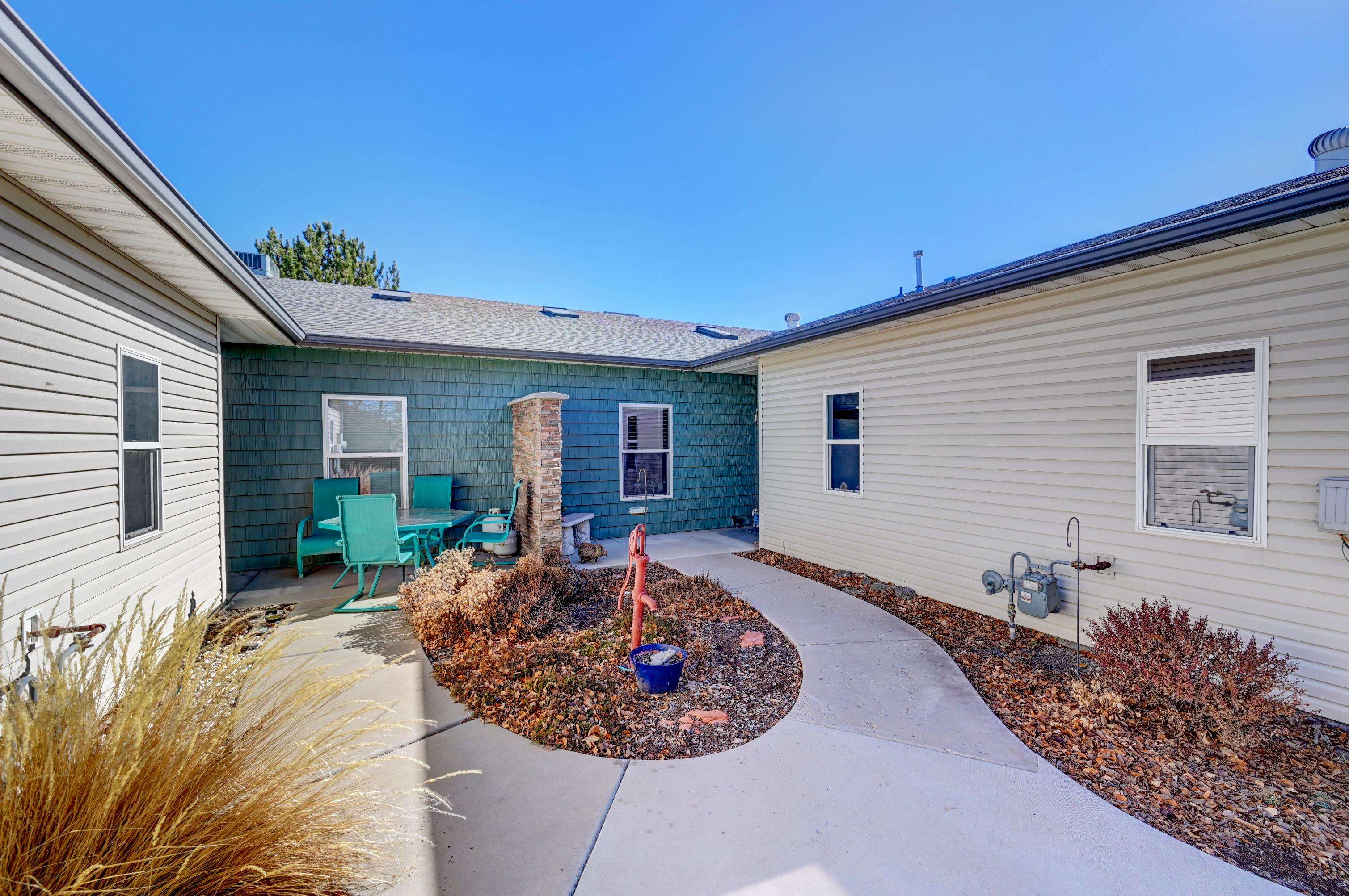 580 1/2 Willoughby Street Property Photo 29