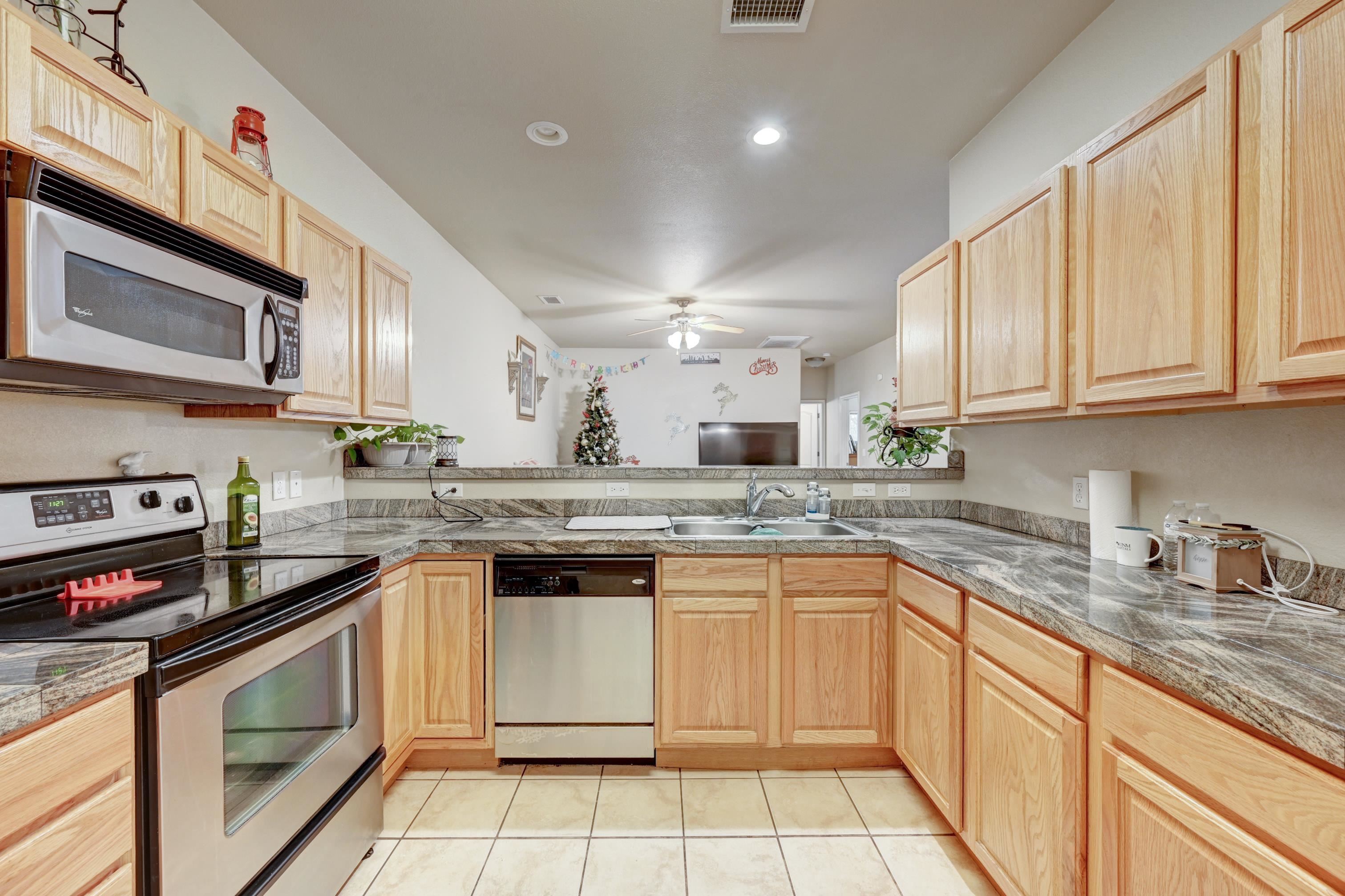 582 Willoughby Street Property Photo 4
