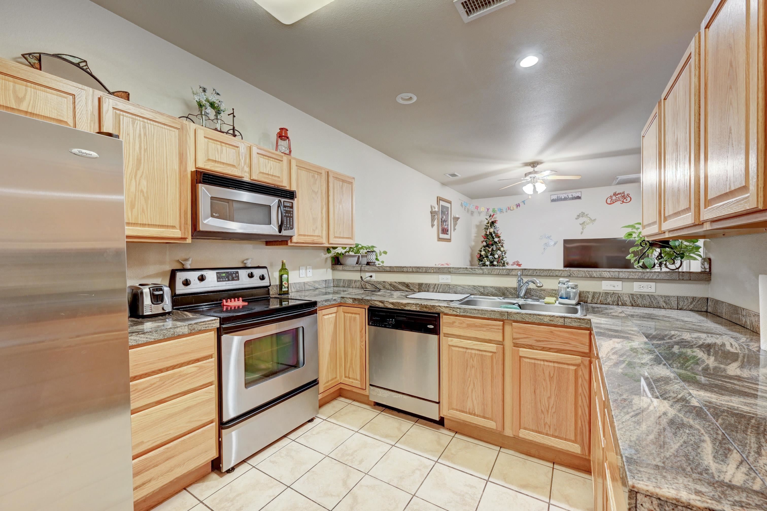 582 Willoughby Street Property Photo 13