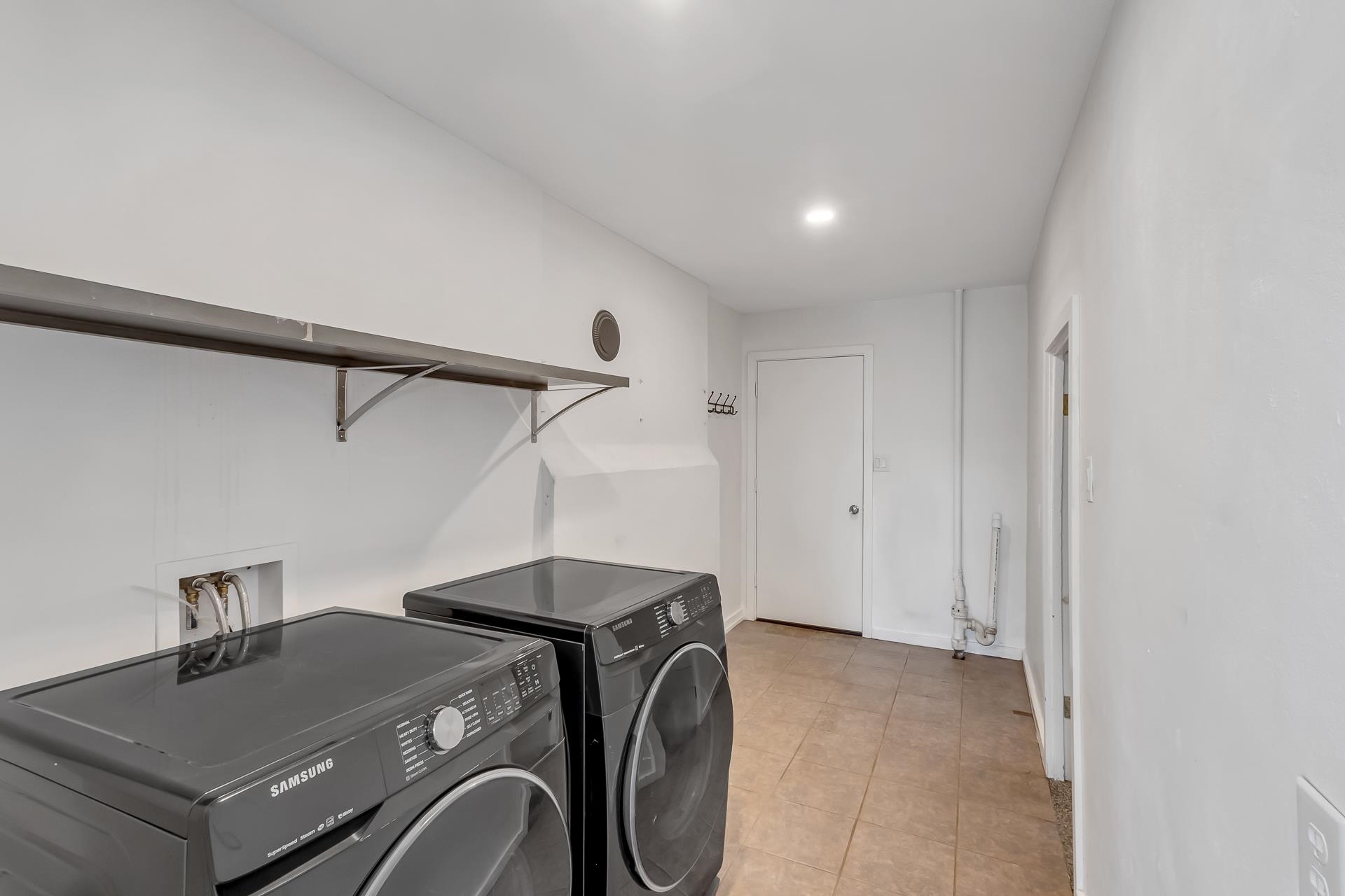 1860 Palisade Street Property Photo 20