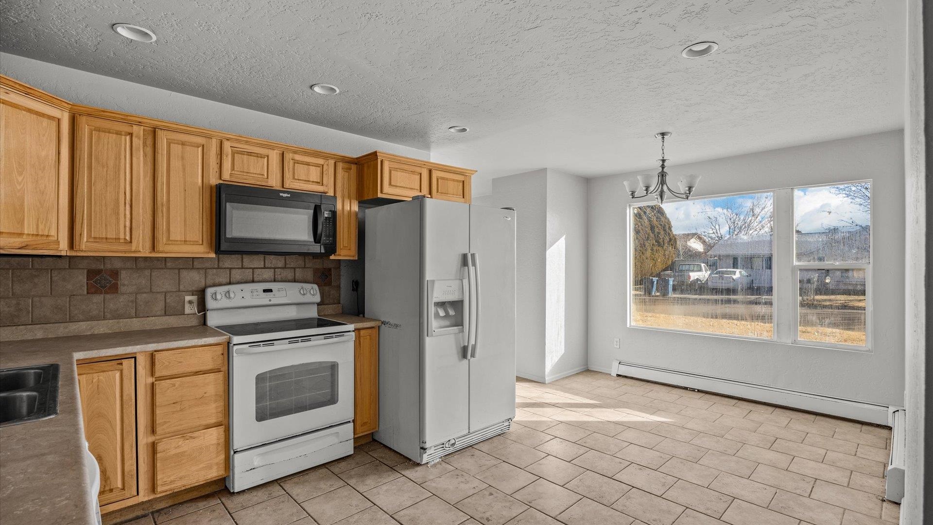 463 Greenleaf Drive Property Photo 2