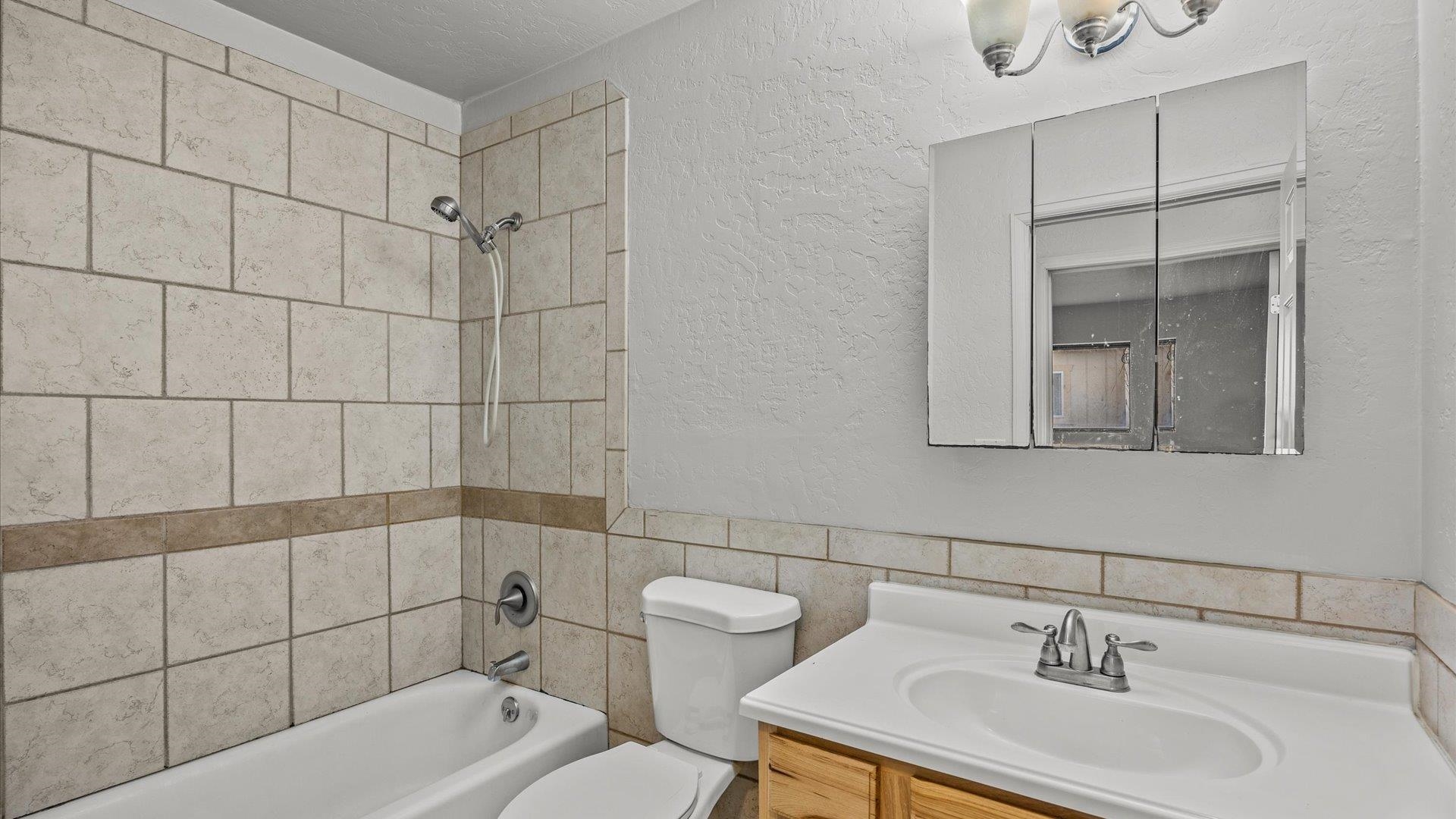 463 Greenleaf Drive Property Photo 6