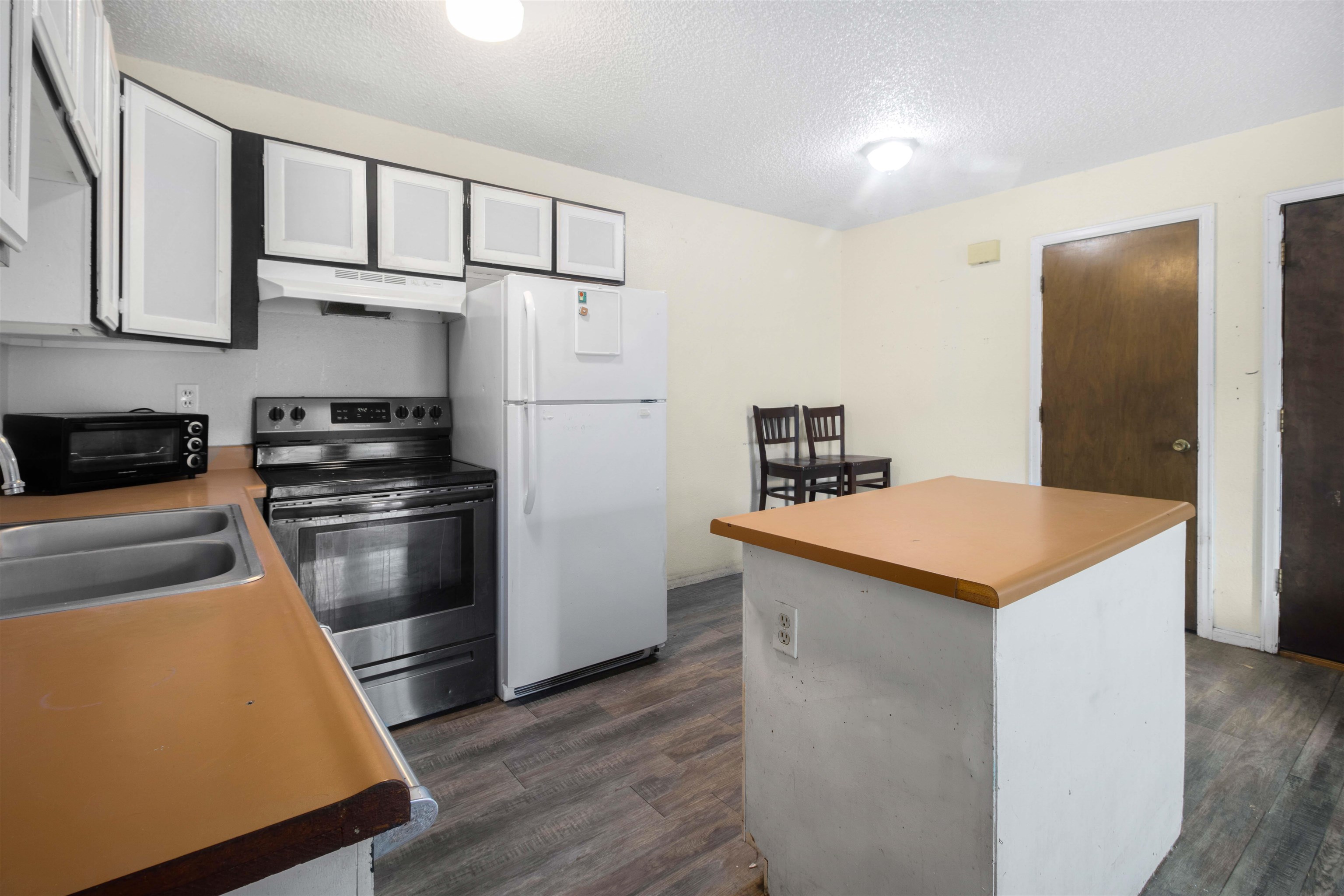2673 Acacia Avenue Property Photo 7