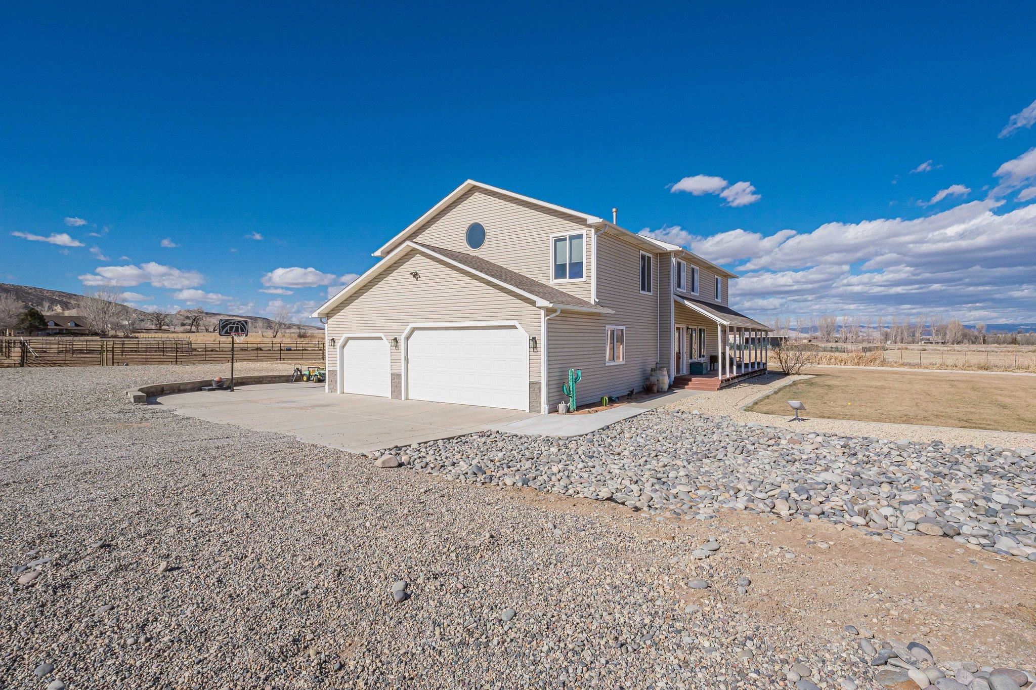1255 12 1/2 Road Property Photo 3