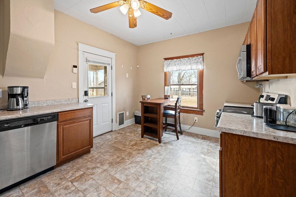 596 Minter Avenue Property Photo 8