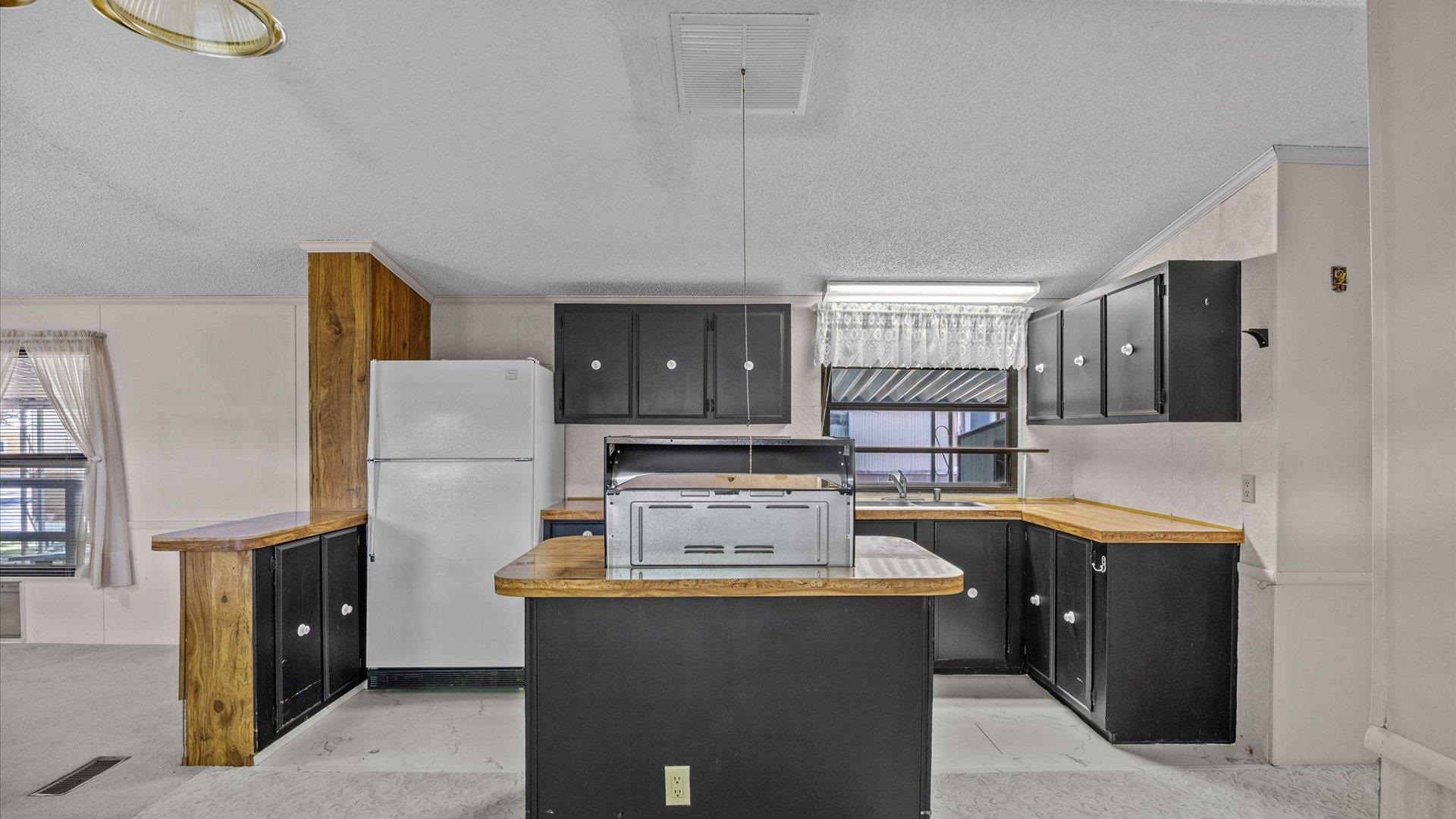 3781 Granada Drive Property Photo 4