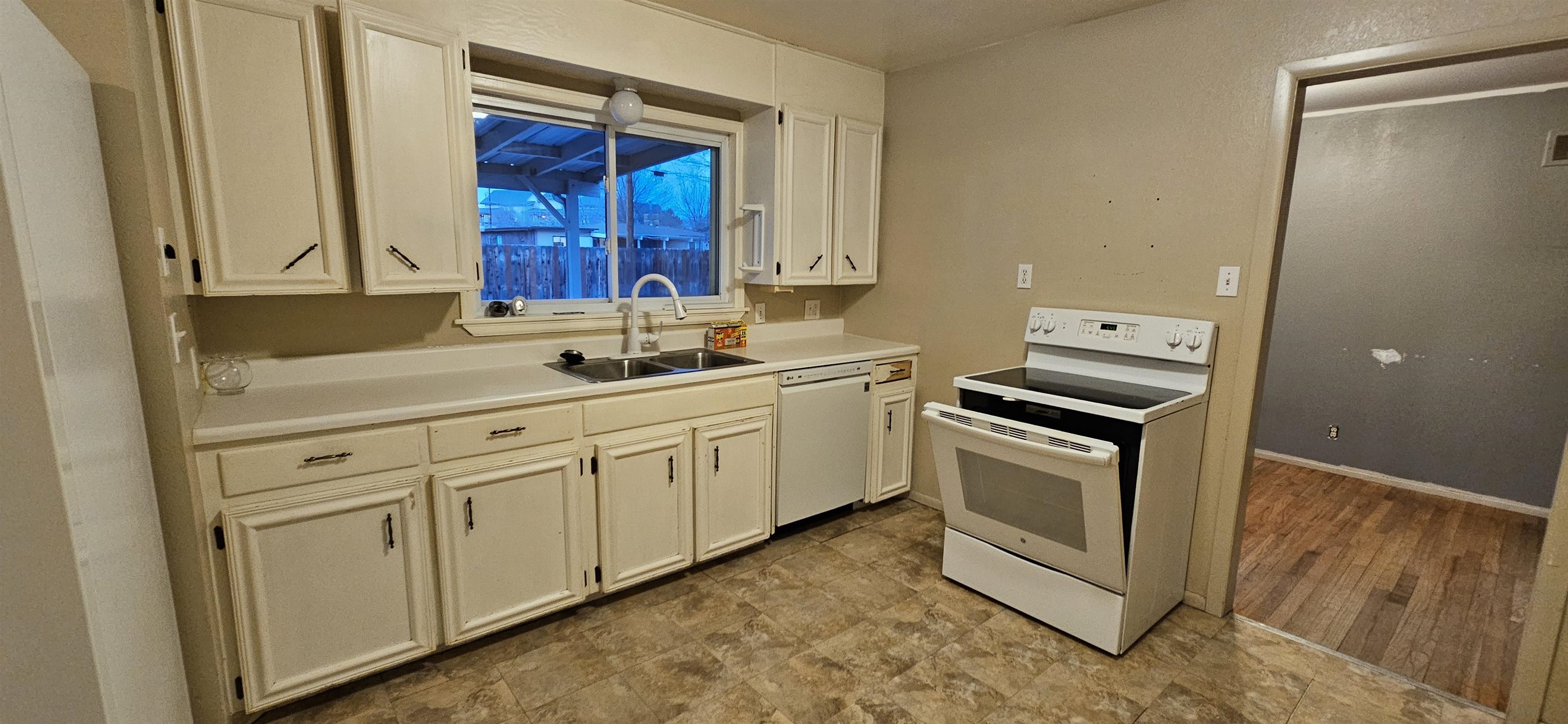 1220 Hermosa Avenue Property Photo 7