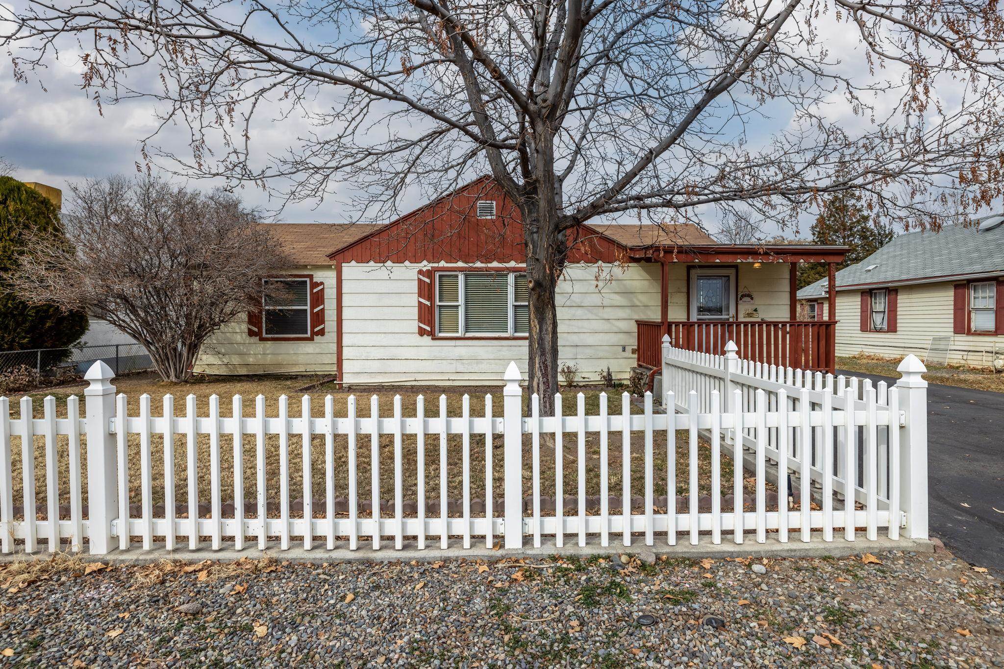 938 Orchard Avenue Property Photo 1
