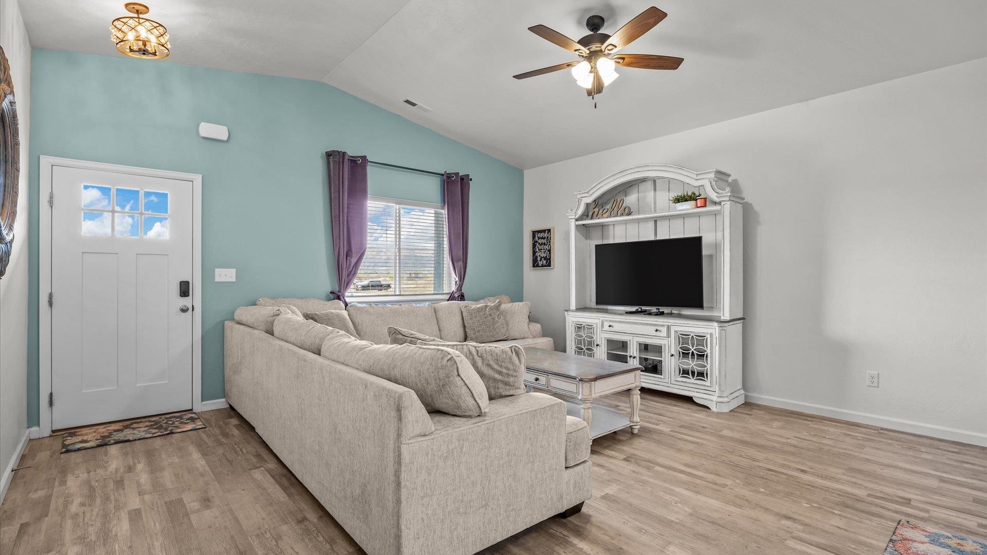2126 Slope Creek Avenue Property Photo 3