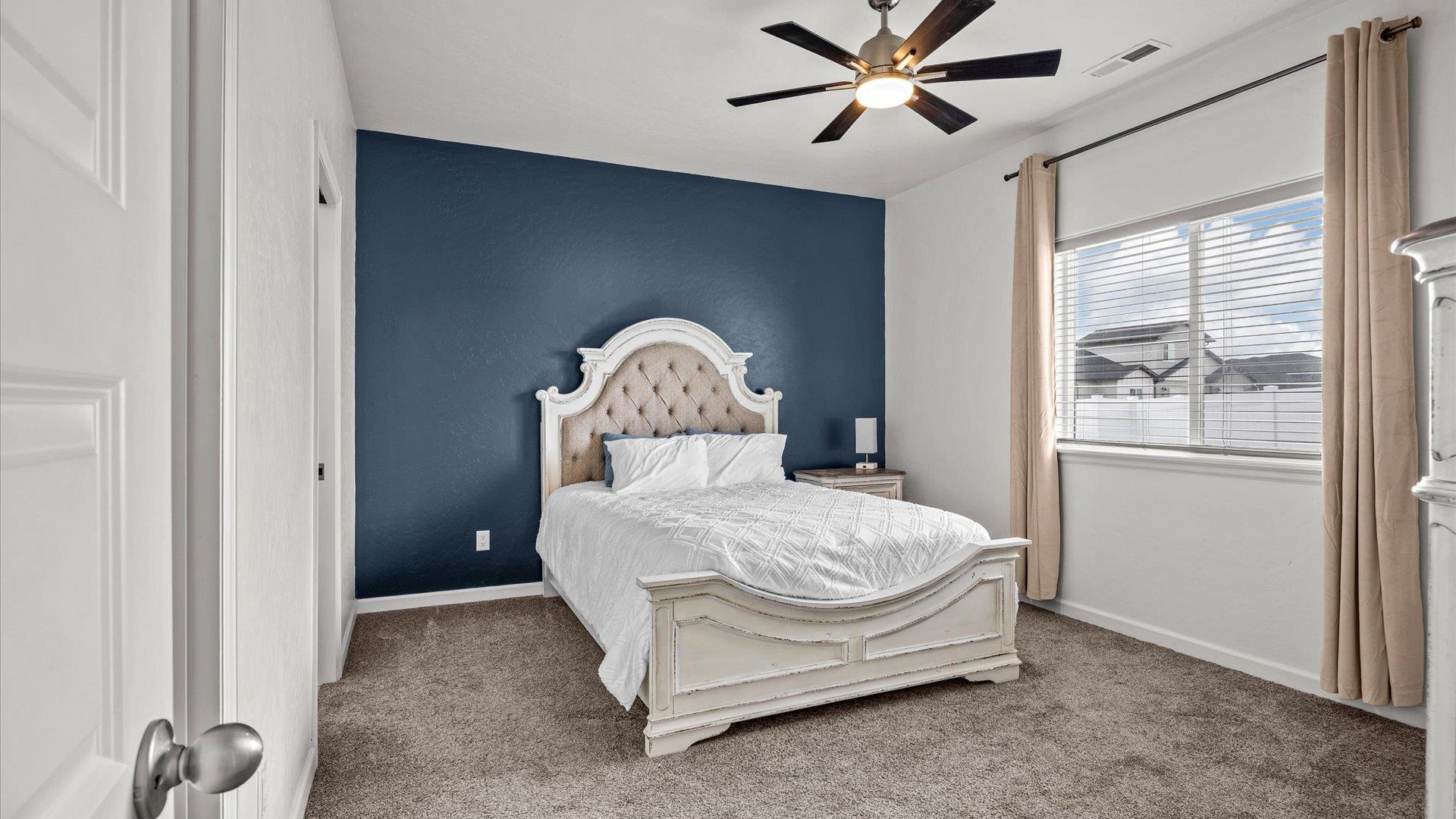 2126 Slope Creek Avenue Property Photo 9