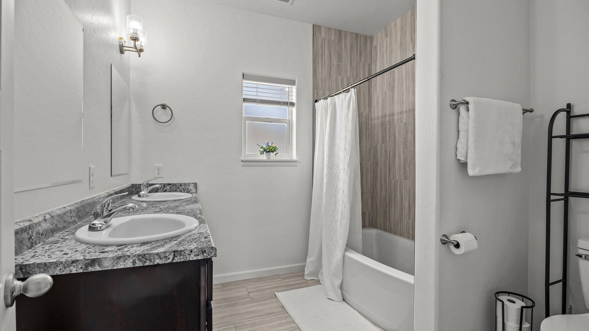 2126 Slope Creek Avenue Property Photo 14