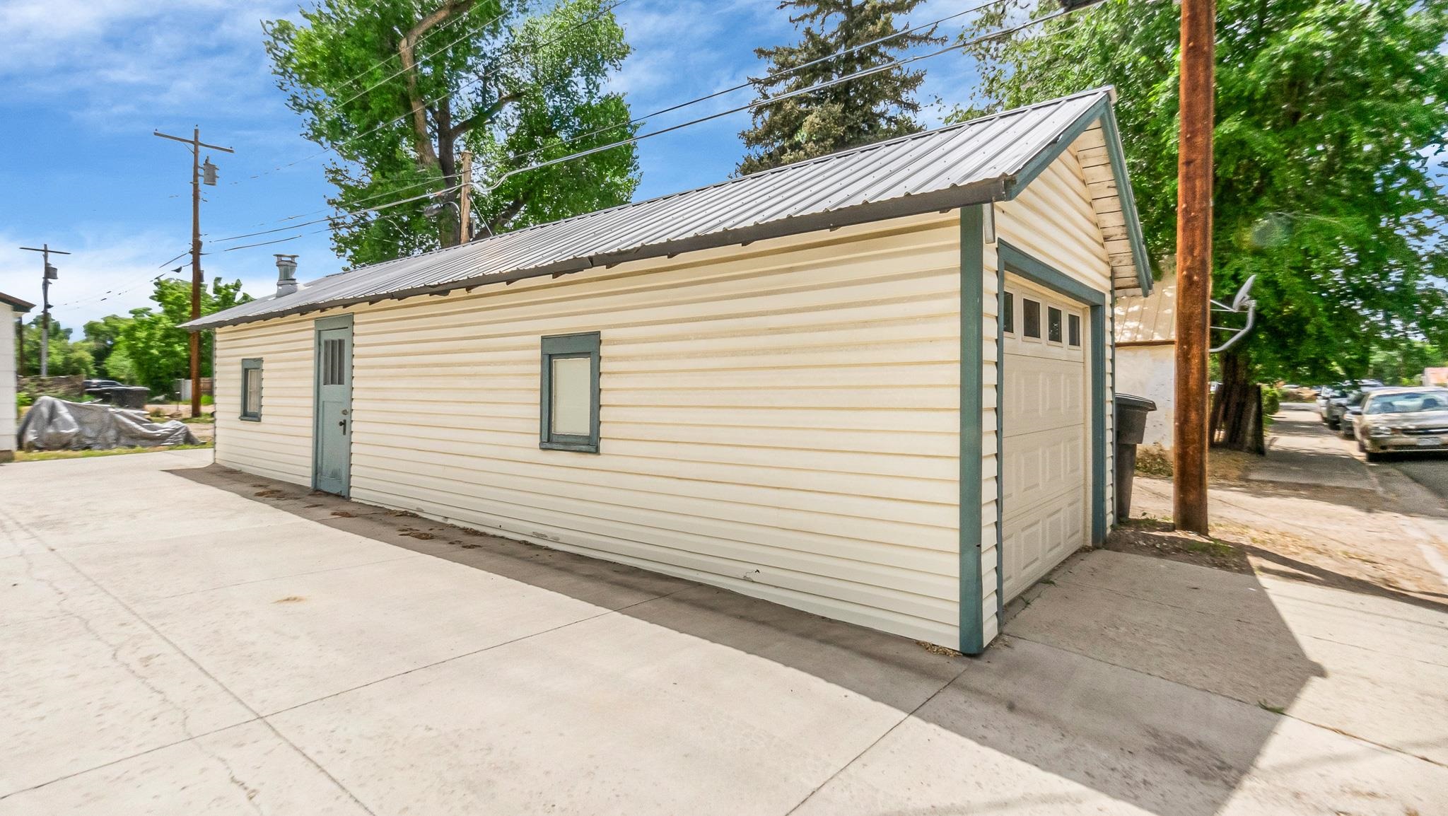 694 Russell Street Property Photo 3