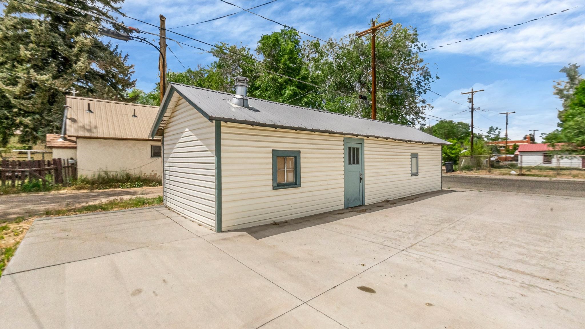 694 Russell Street Property Photo 4