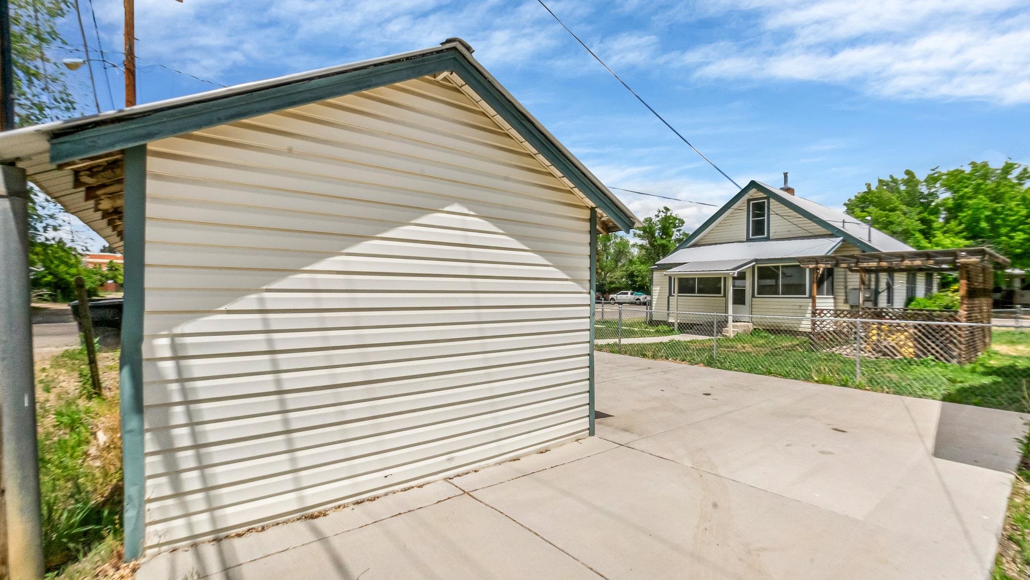 694 Russell Street Property Photo 5