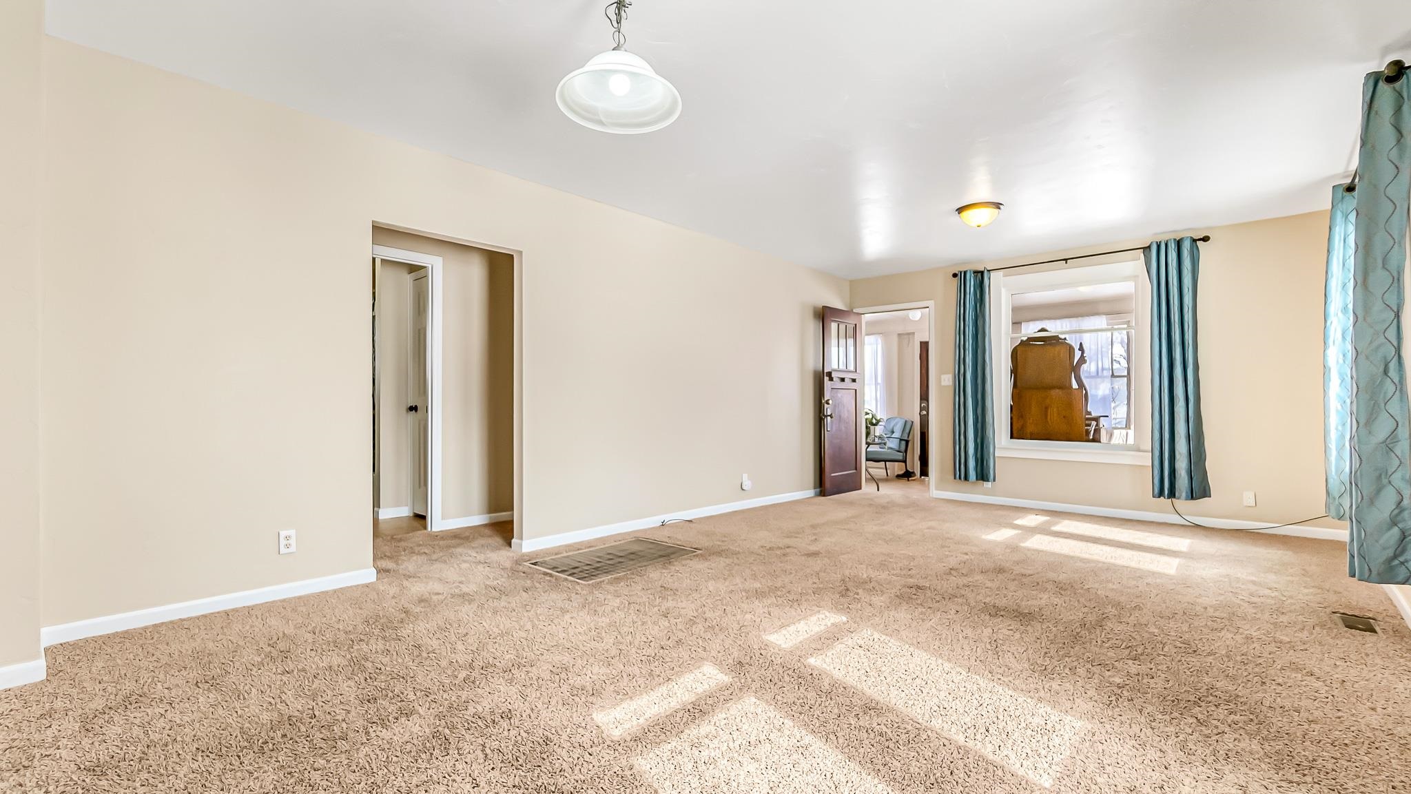 694 Russell Street Property Photo 7