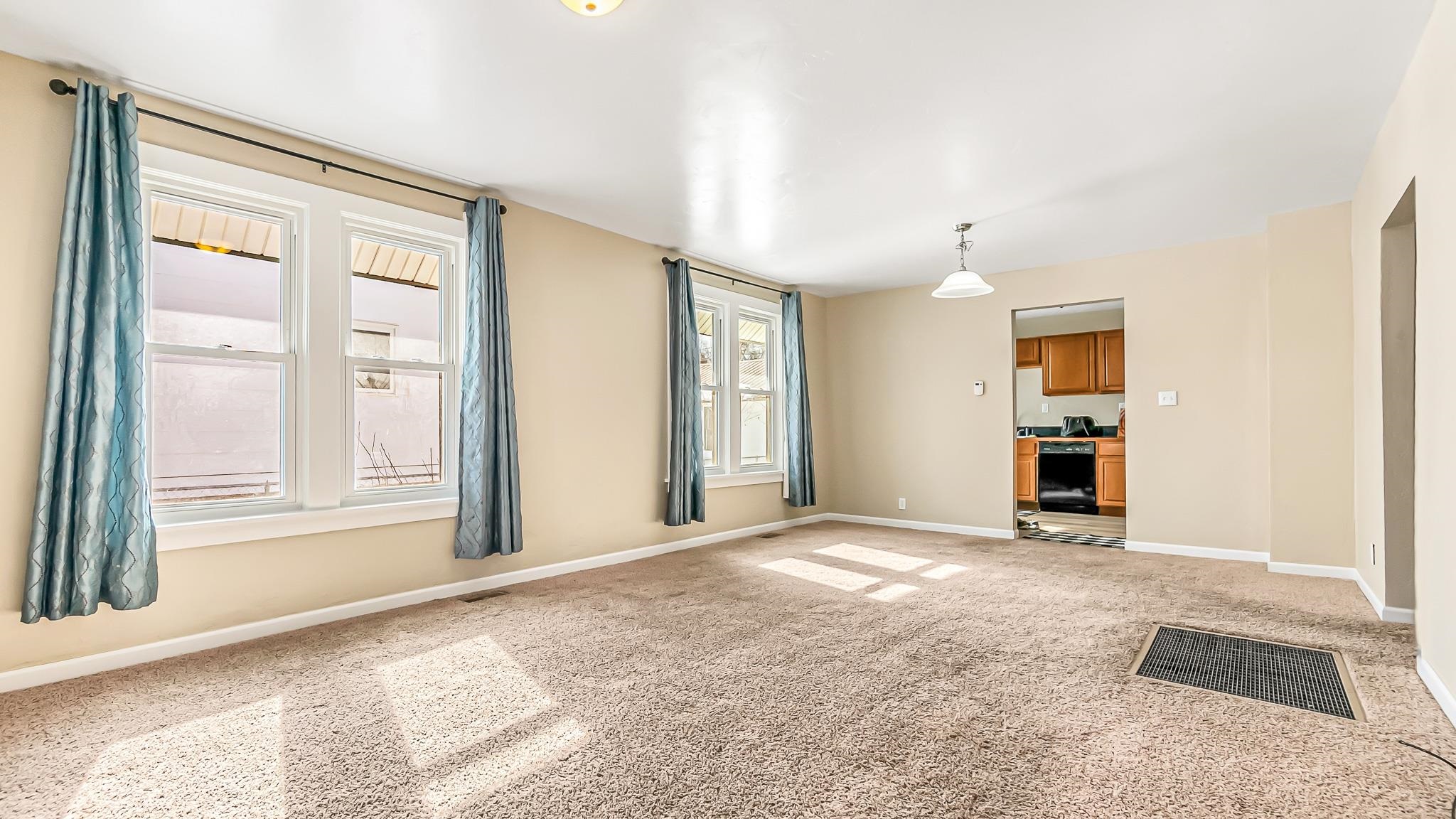 694 Russell Street Property Photo 9
