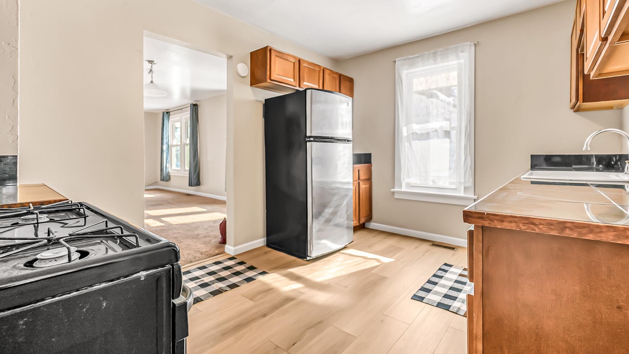 694 Russell Street Property Photo 10