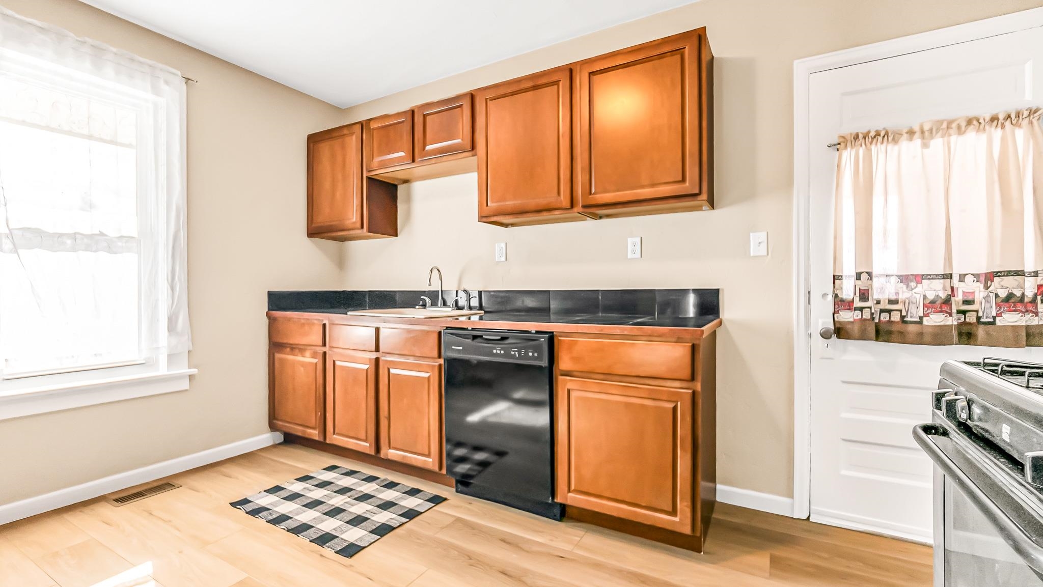 694 Russell Street Property Photo 12