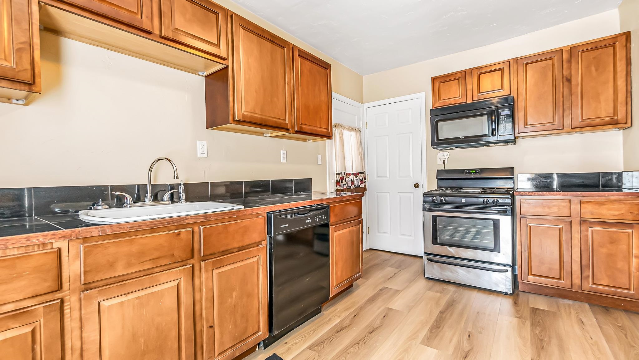 694 Russell Street Property Photo 13