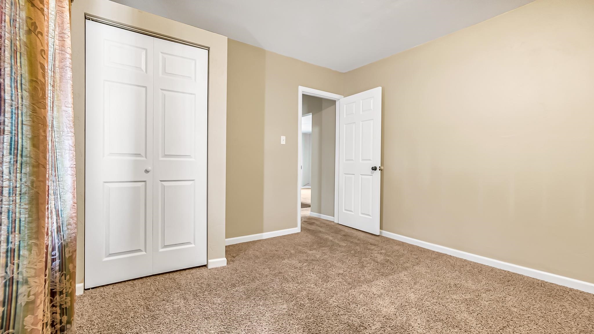 694 Russell Street Property Photo 14