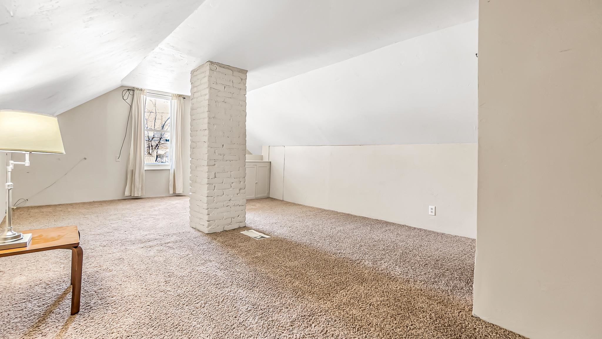 694 Russell Street Property Photo 16