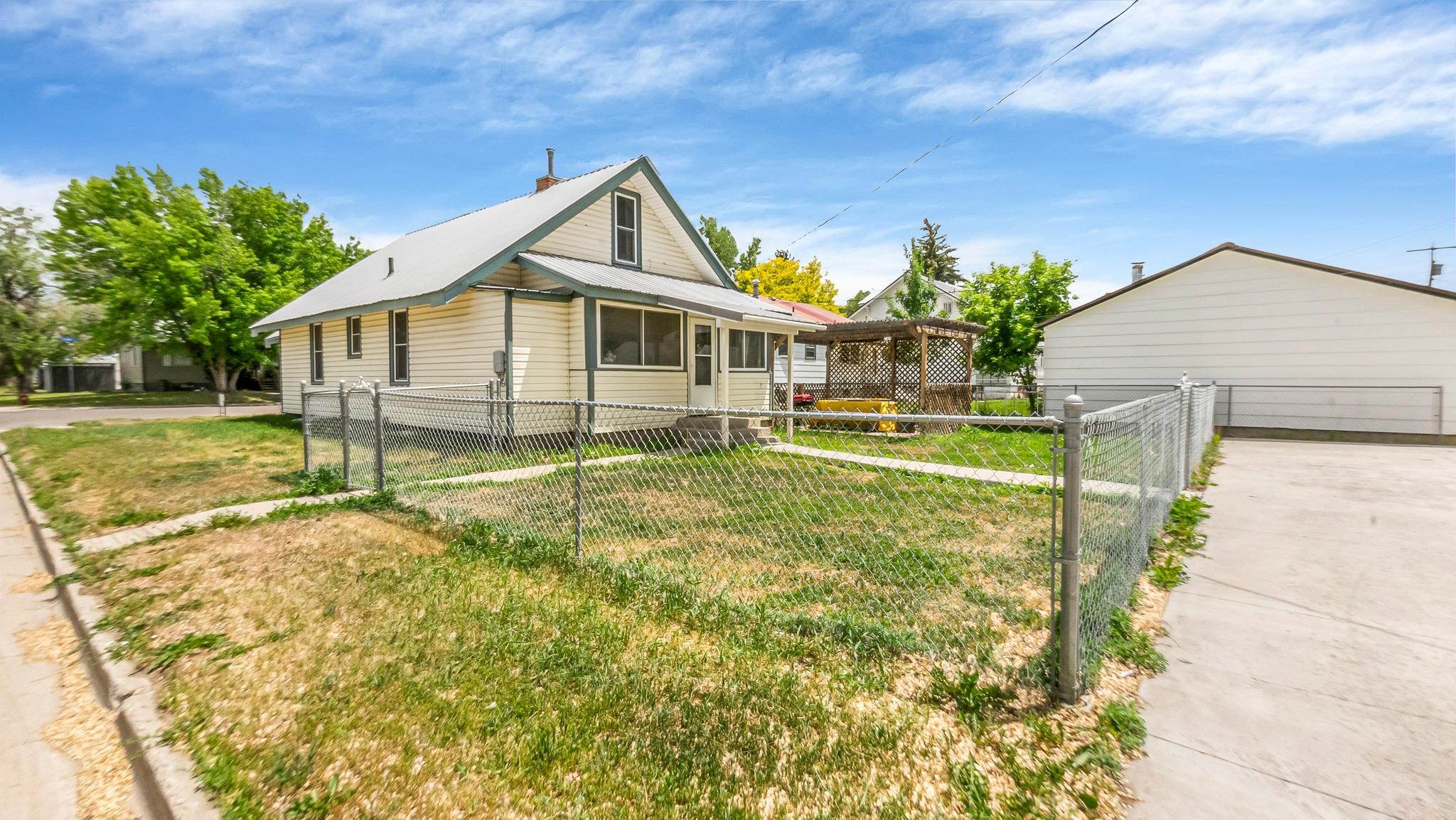 694 Russell Street Property Photo 31