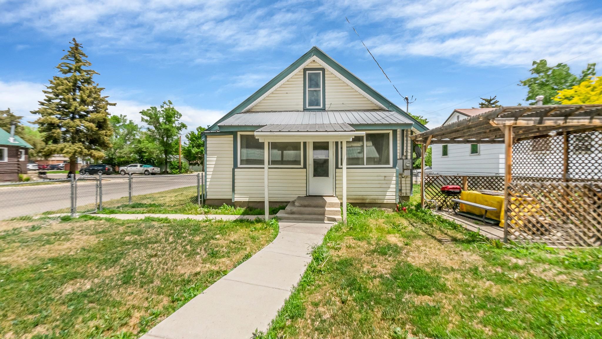 694 Russell Street Property Photo 32