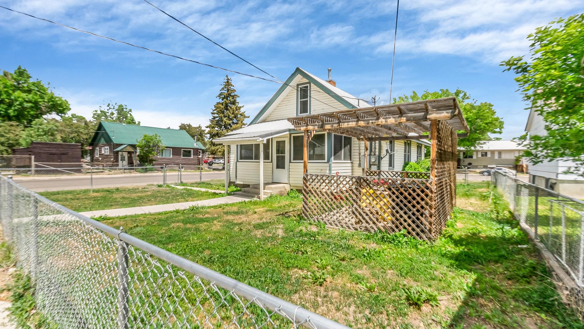 694 Russell Street Property Photo 33