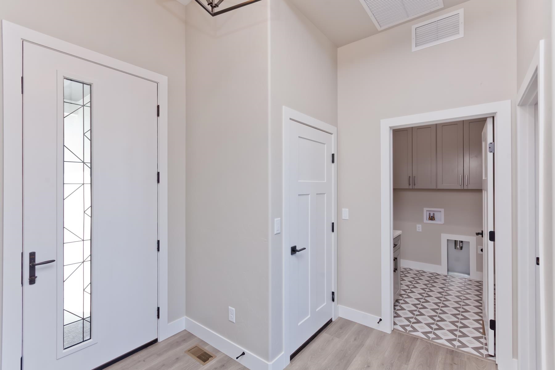 385 Aiguille Drive Property Photo 16