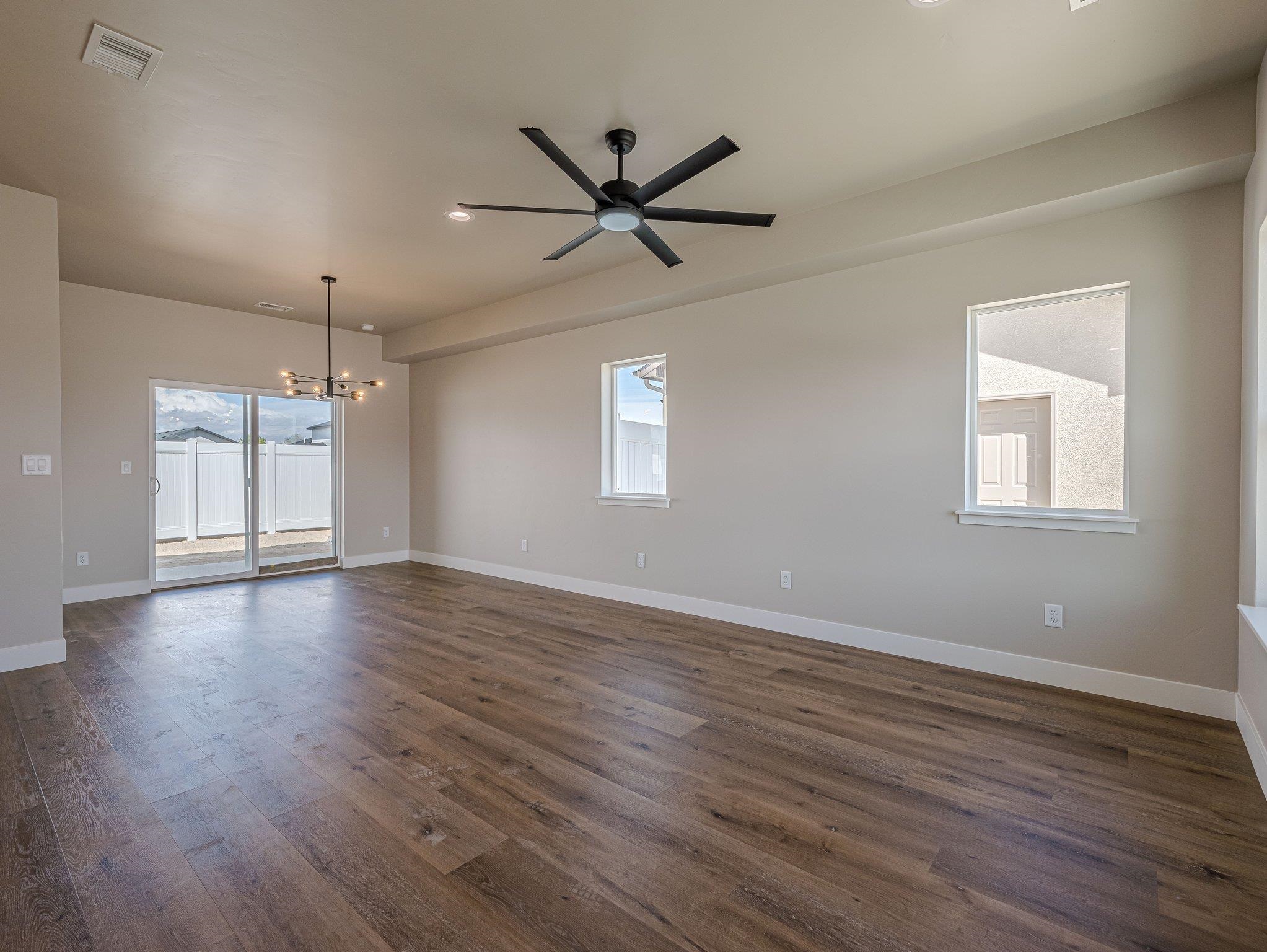 429 Alamo Street Property Photo 5