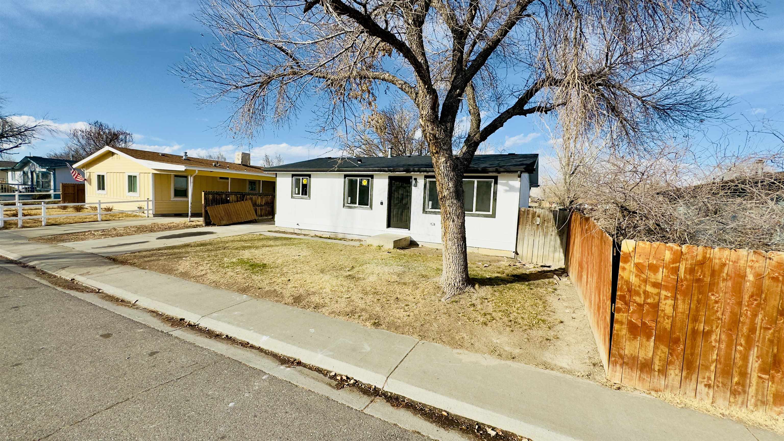 3076 1/2 Meadowvale Way Property Photo