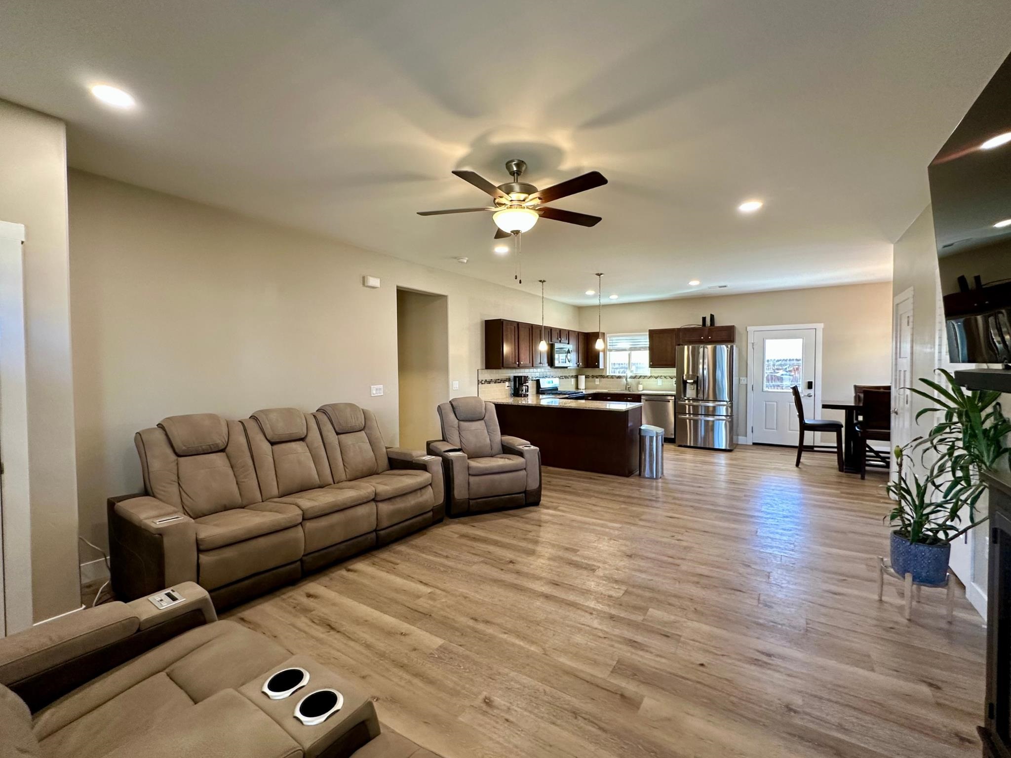 611 1/2 Wagon Way Property Photo 3
