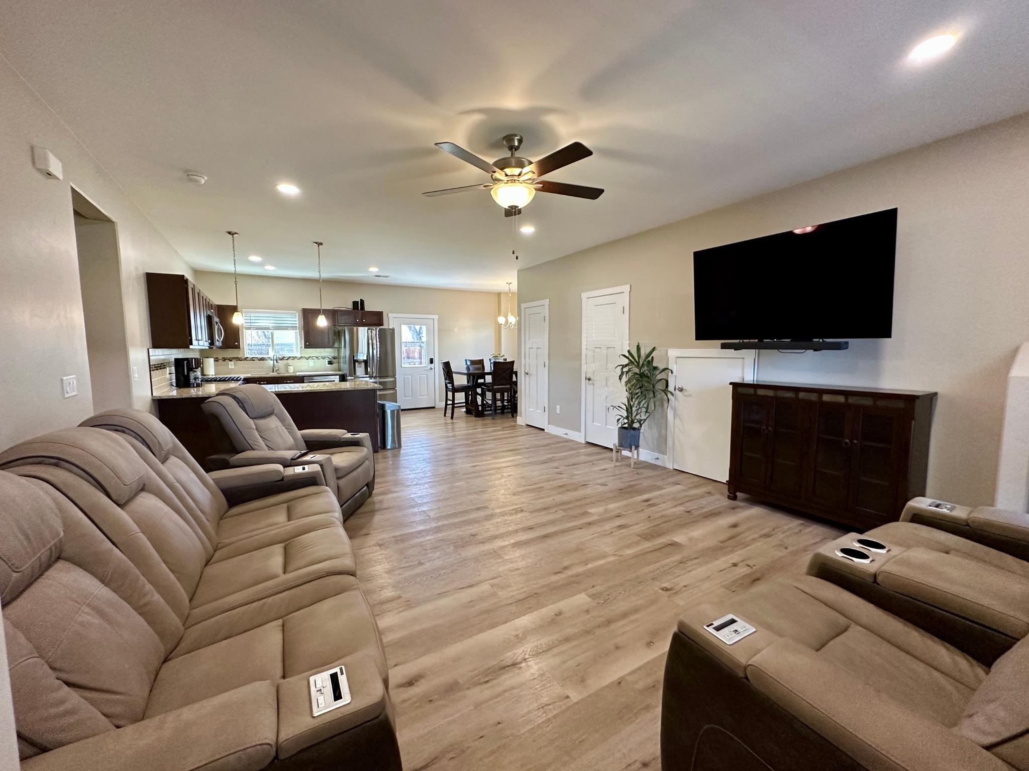 611 1/2 Wagon Way Property Photo 4