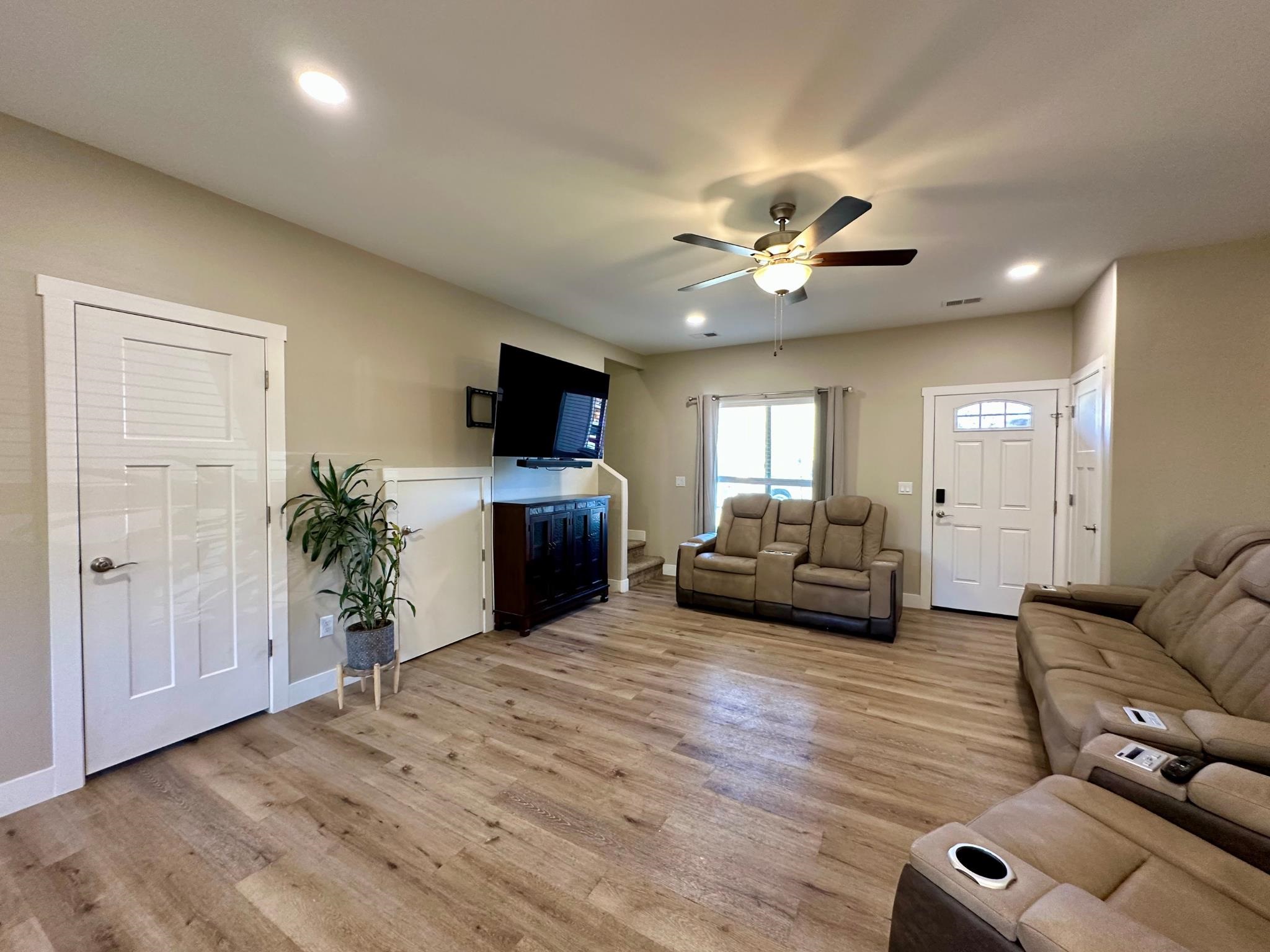 611 1/2 Wagon Way Property Photo 5